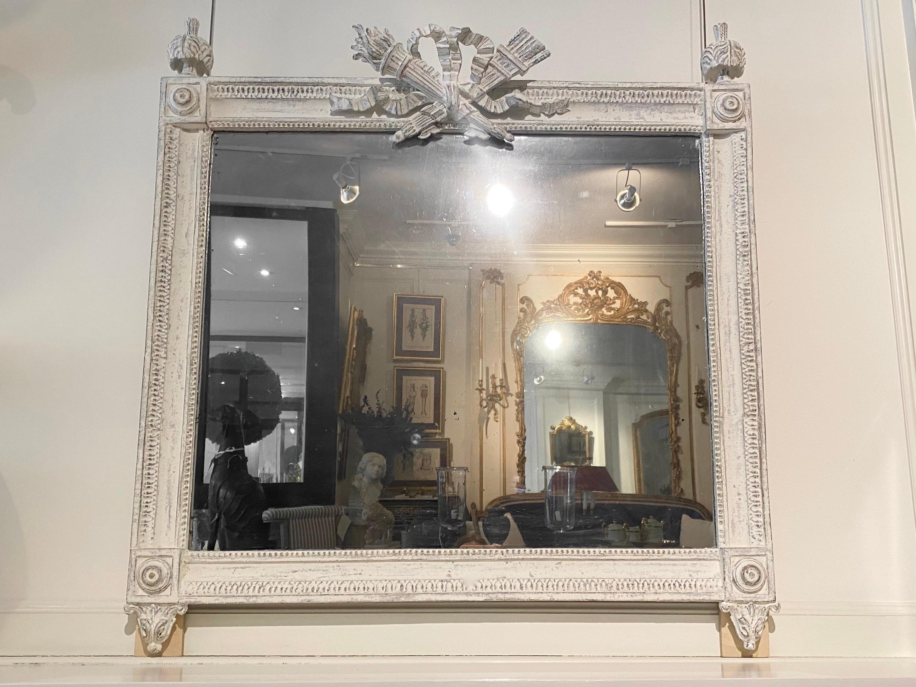 Großer französischer Spiegel im Louis-XVI.-Stil des 19. Jahrhunderts im Angebot 2