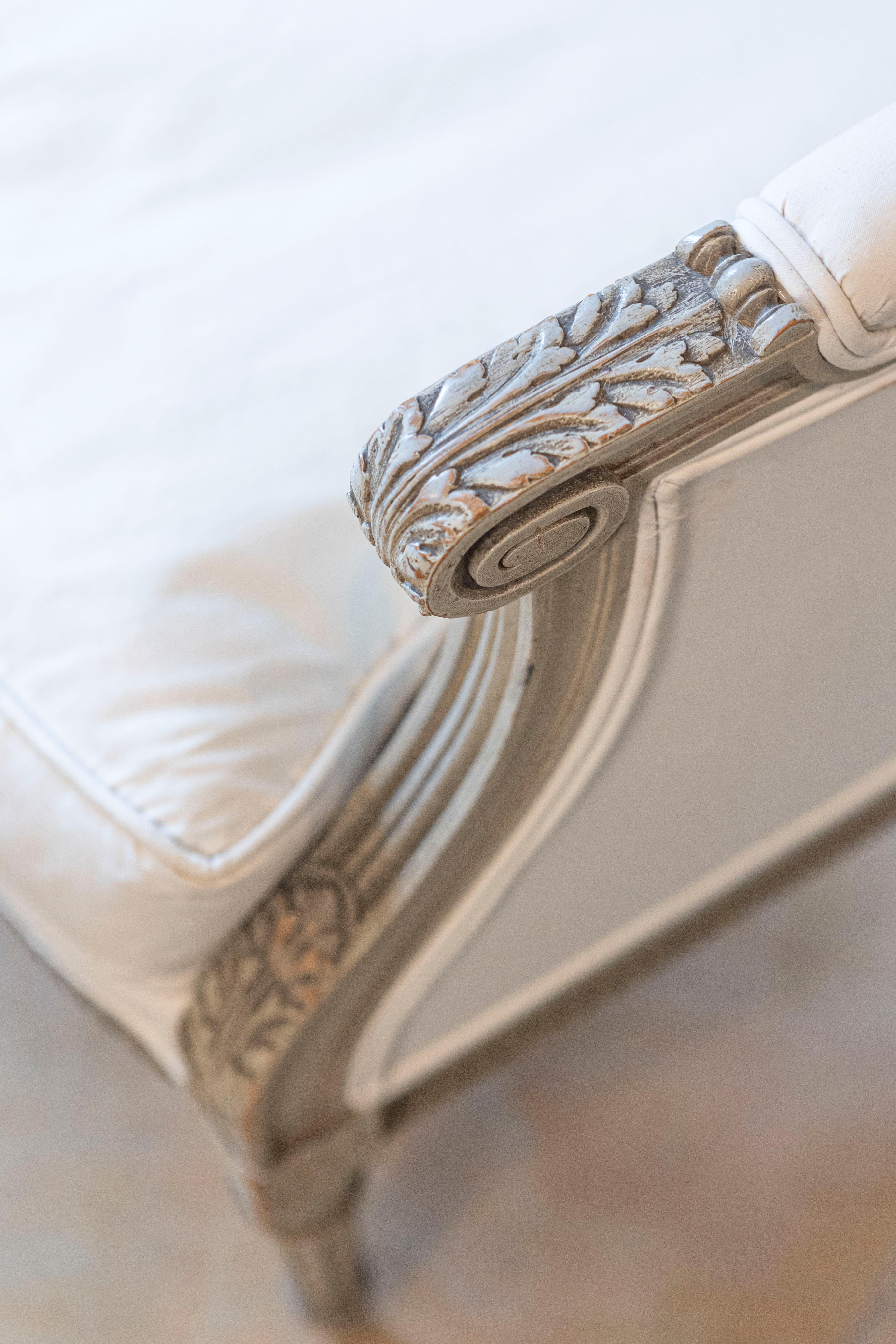 French Louis XVI Style 19th Century Painted and Carved Wingback Bergère Chair For Sale 4