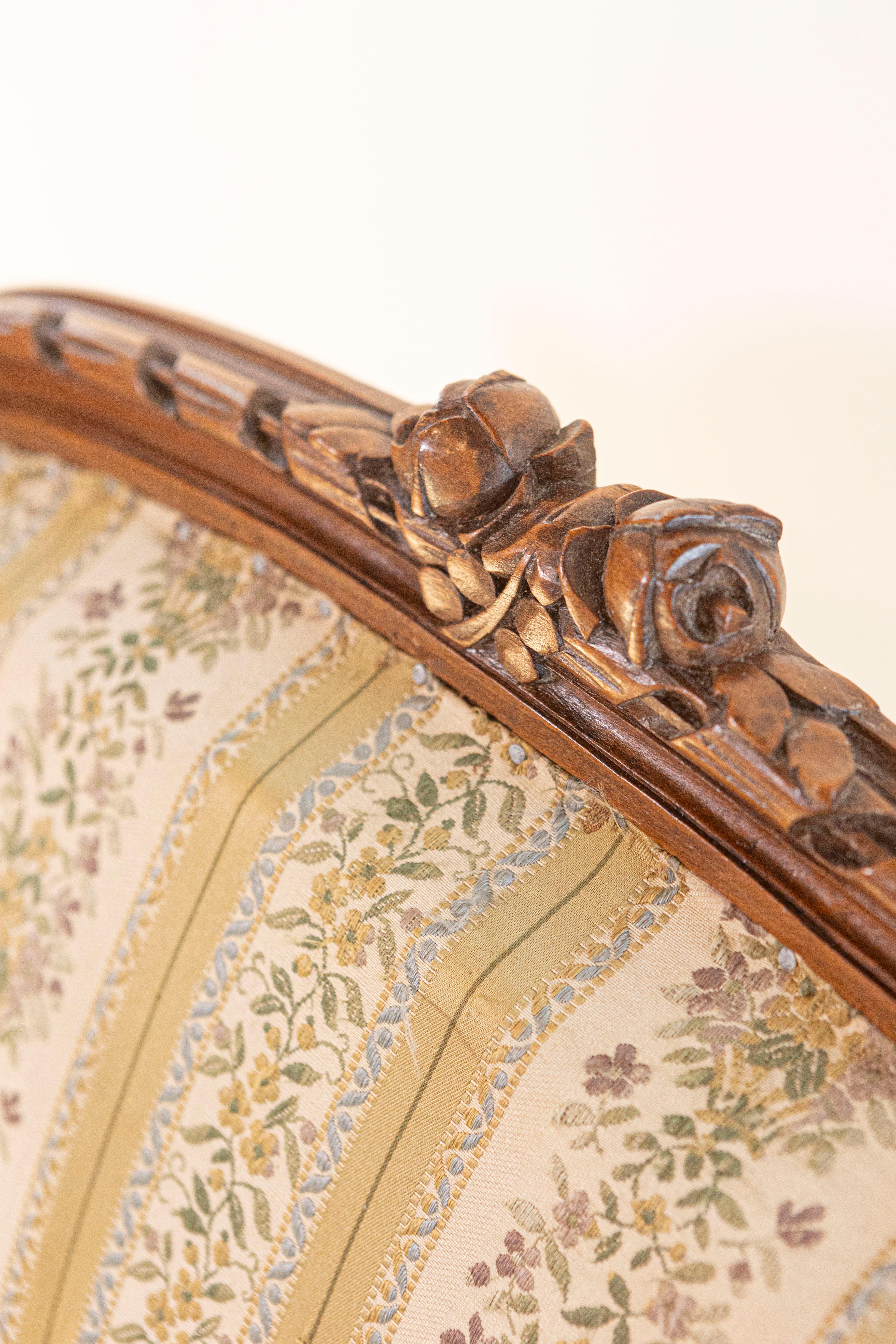 French Louis XVI Style 19th Century Walnut Bergère à Oreilles with Carved Roses For Sale 3