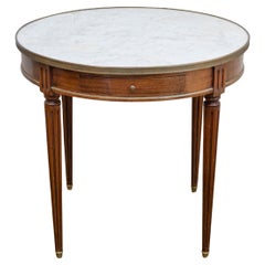 Tavolo Bouillotte in noce del XIX secolo in stile Luigi XVI con piano in marmo