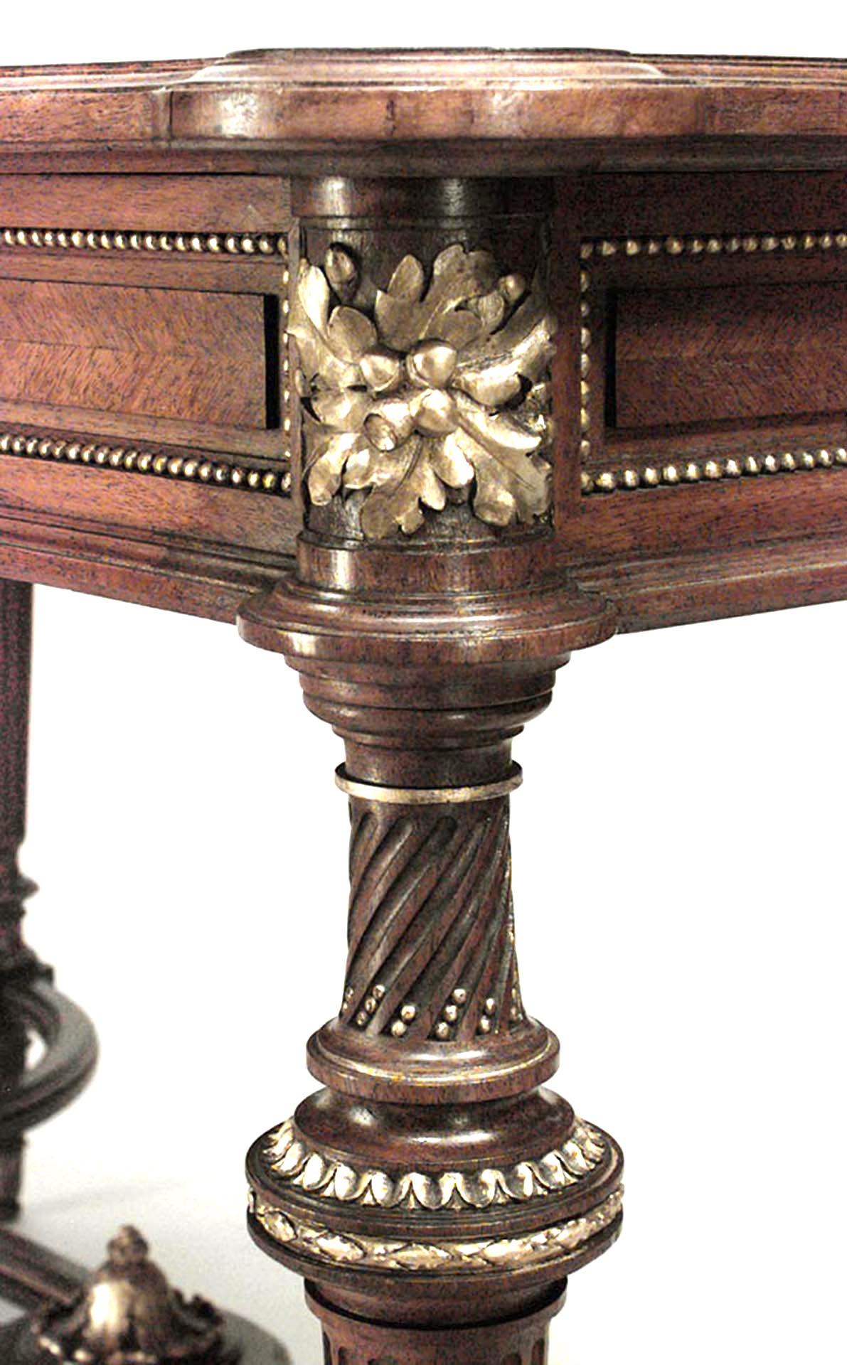 Table centrale française de style Louis XVI en noyer Bon état - En vente à Queens, NY