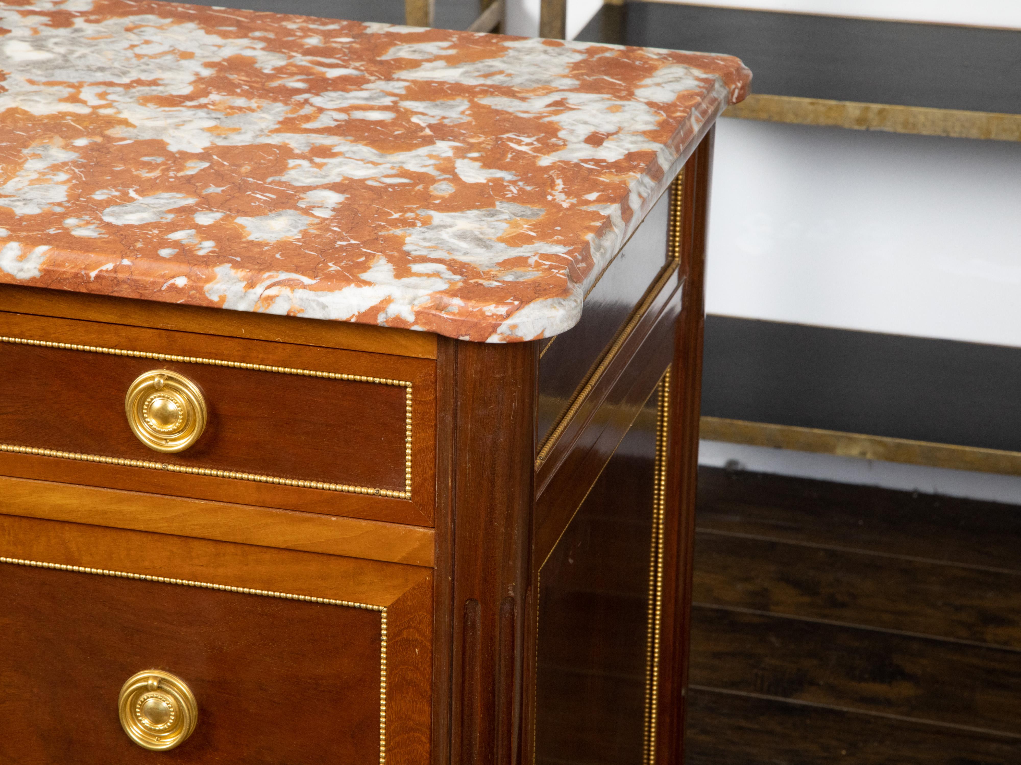 Commode francese in stile Luigi XVI del XIX secolo in legno di noce con piano in marmo rosso in vendita 5