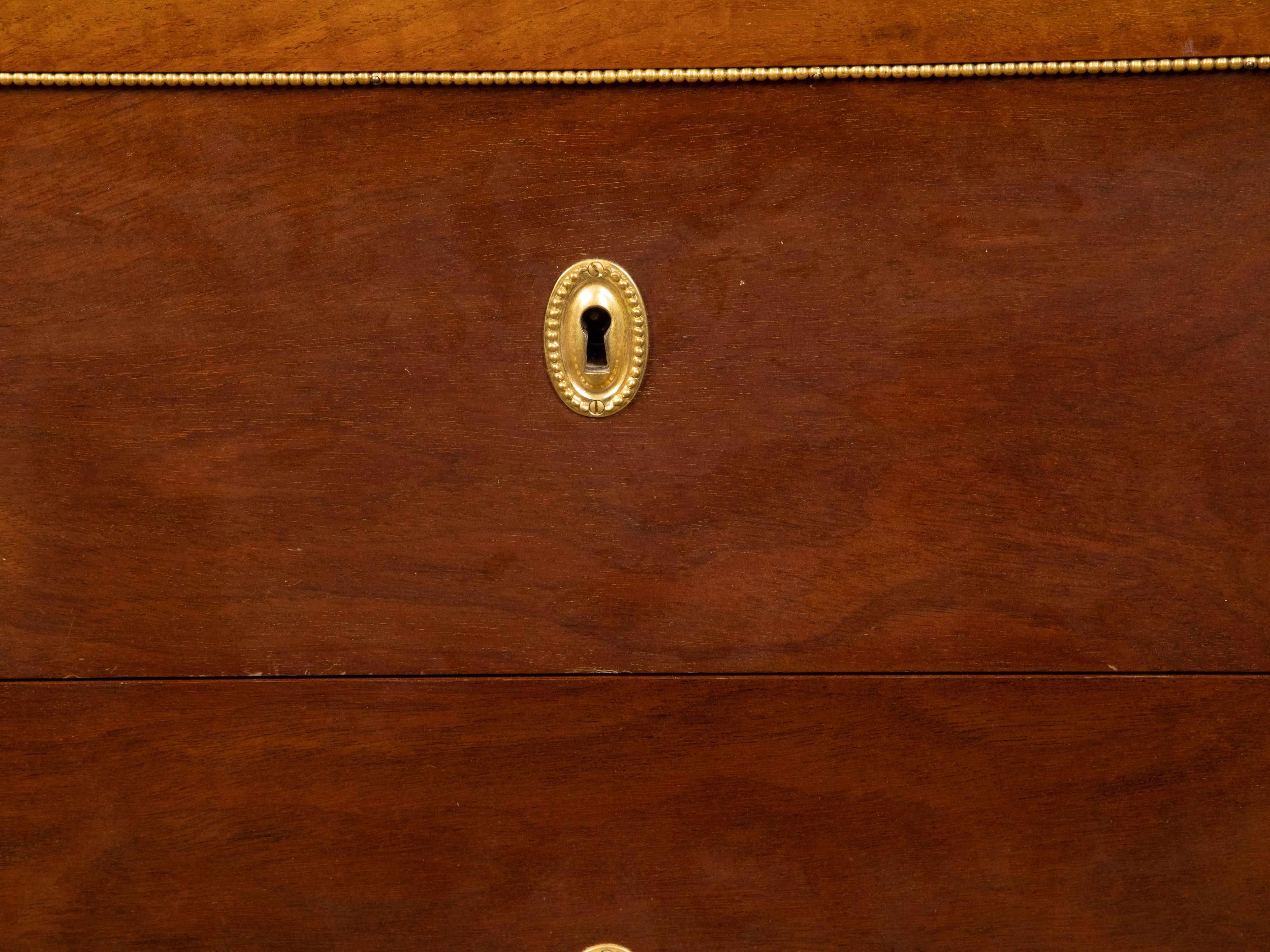 Commode francese in stile Luigi XVI del XIX secolo in legno di noce con piano in marmo rosso in vendita 9