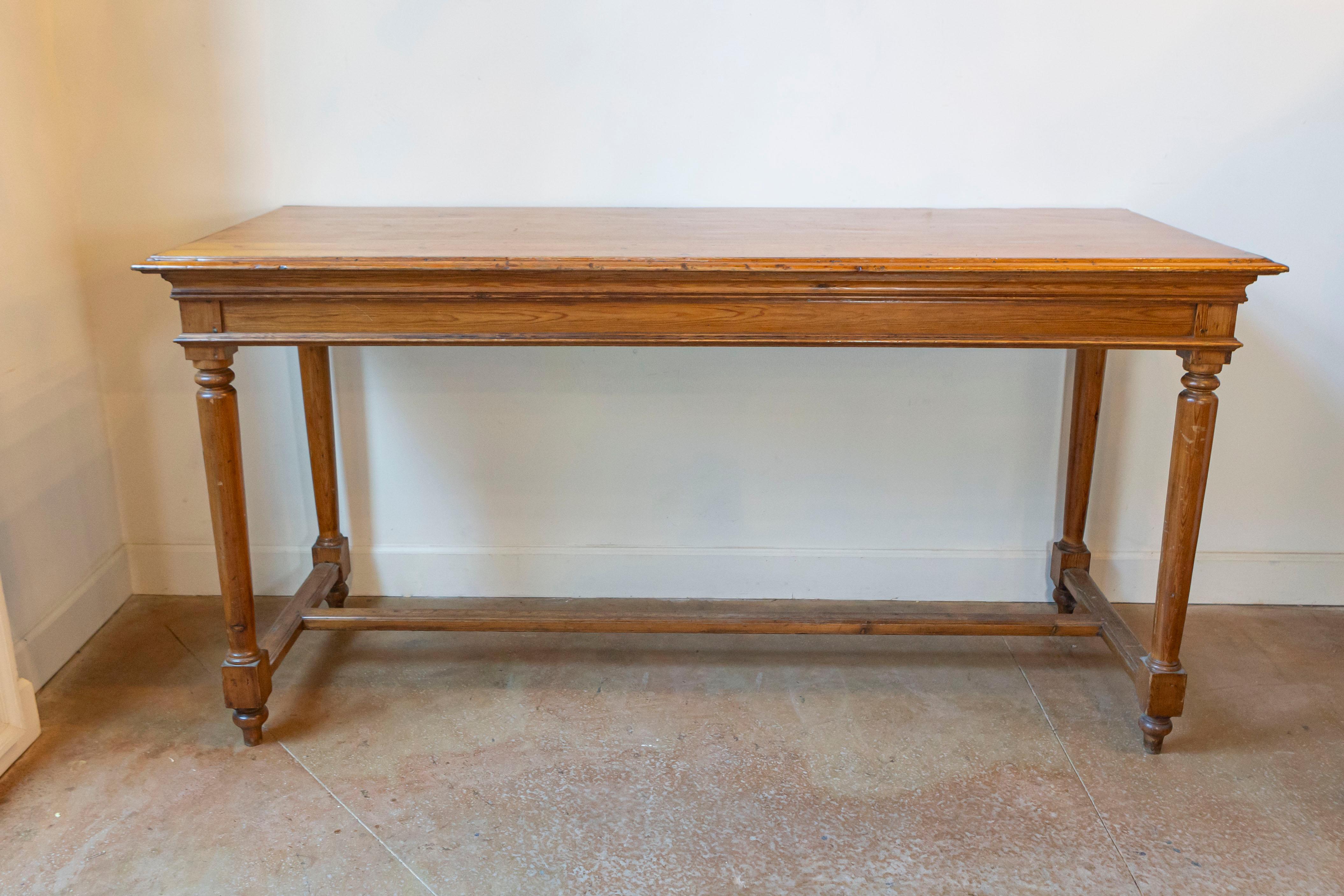 Mesa alta francesa de pino estilo Luis XVI del siglo XX Francés en venta