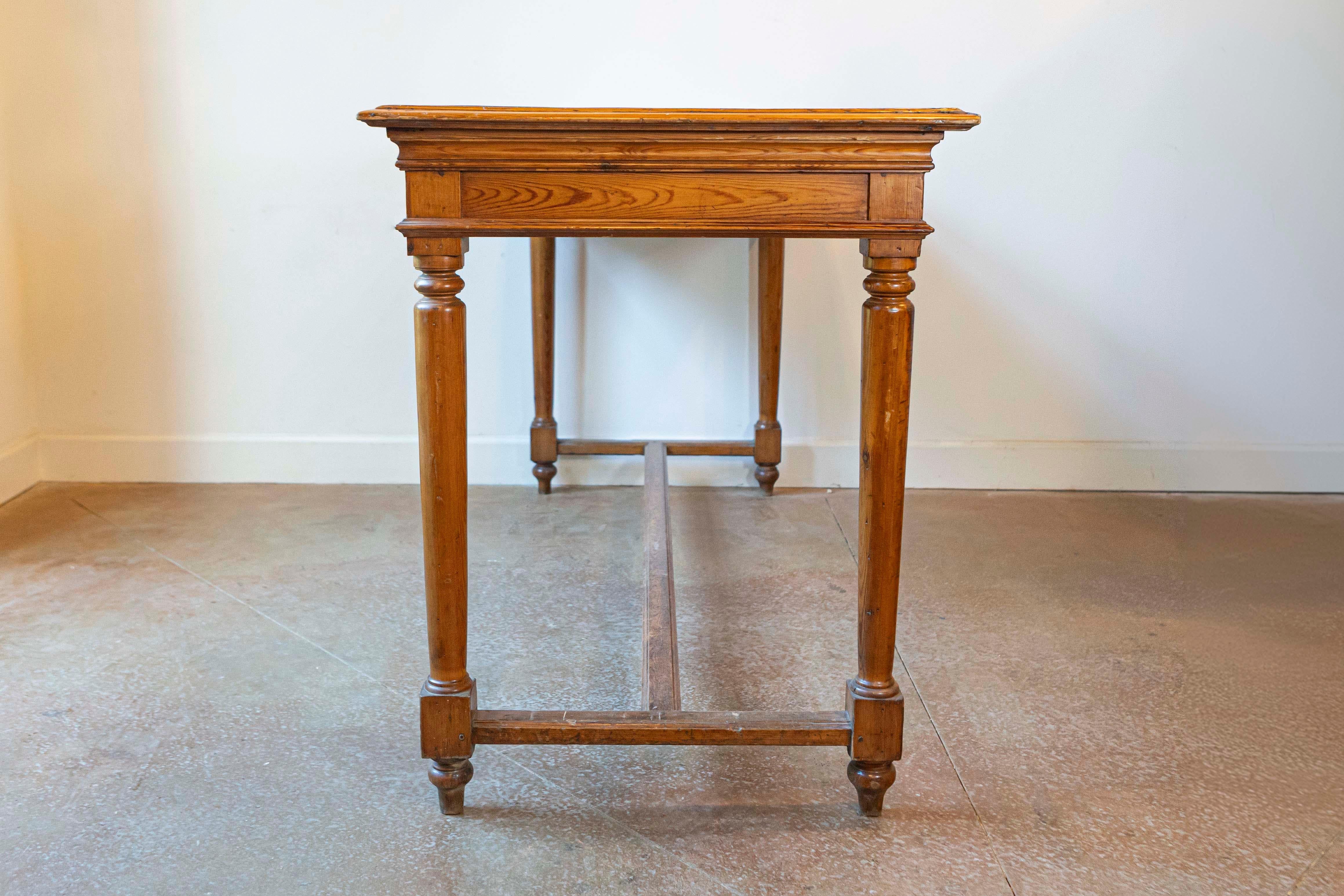 Mesa alta francesa de pino estilo Luis XVI del siglo XX Pino en venta