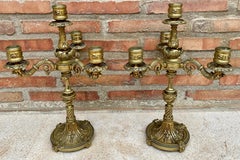 Ensemble de 2 candélabres français de style Louis XVI à 4 feux en bronze doré