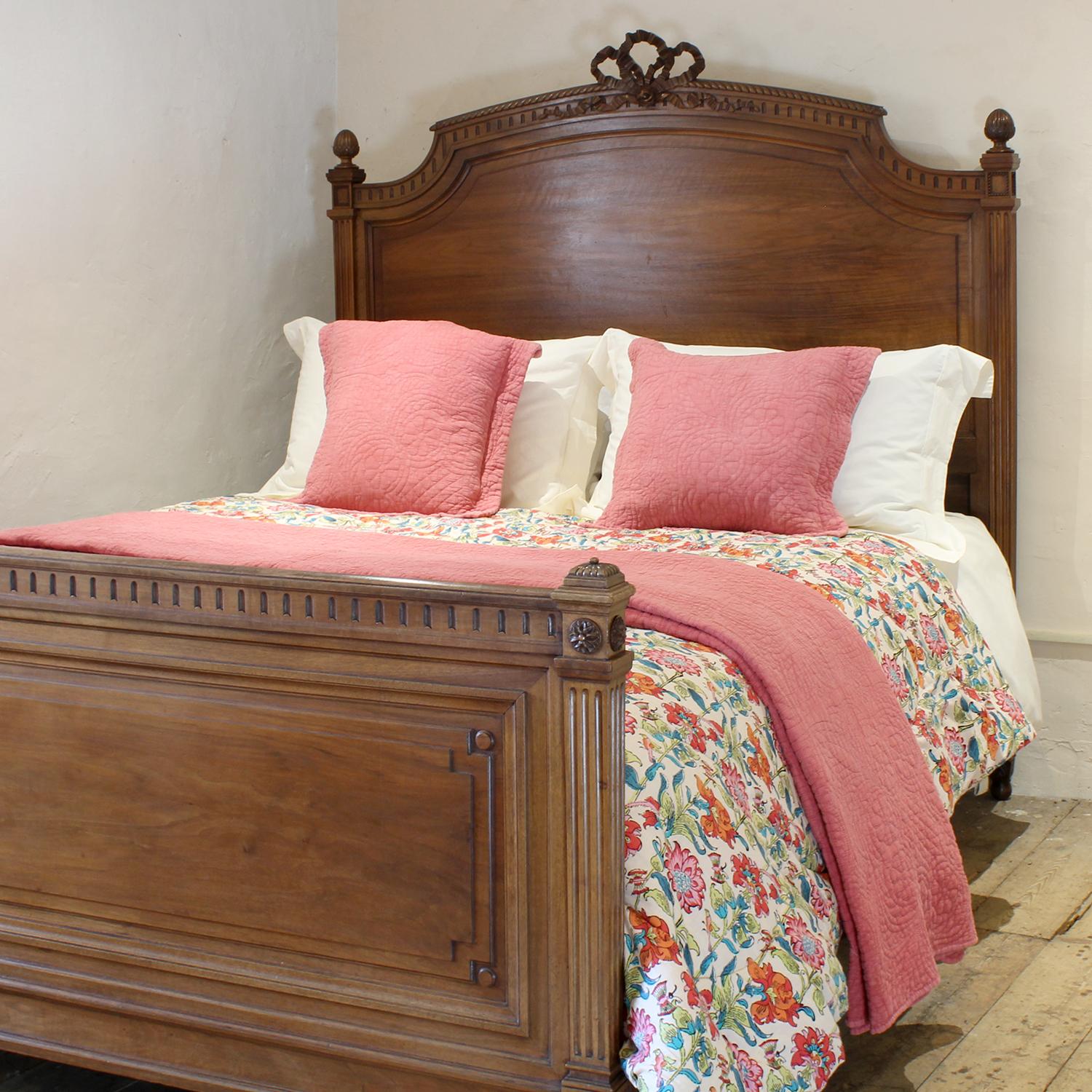 French Louis XVI Style Antique Bed in Walnut, WK197 In Good Condition In Wrexham, GB