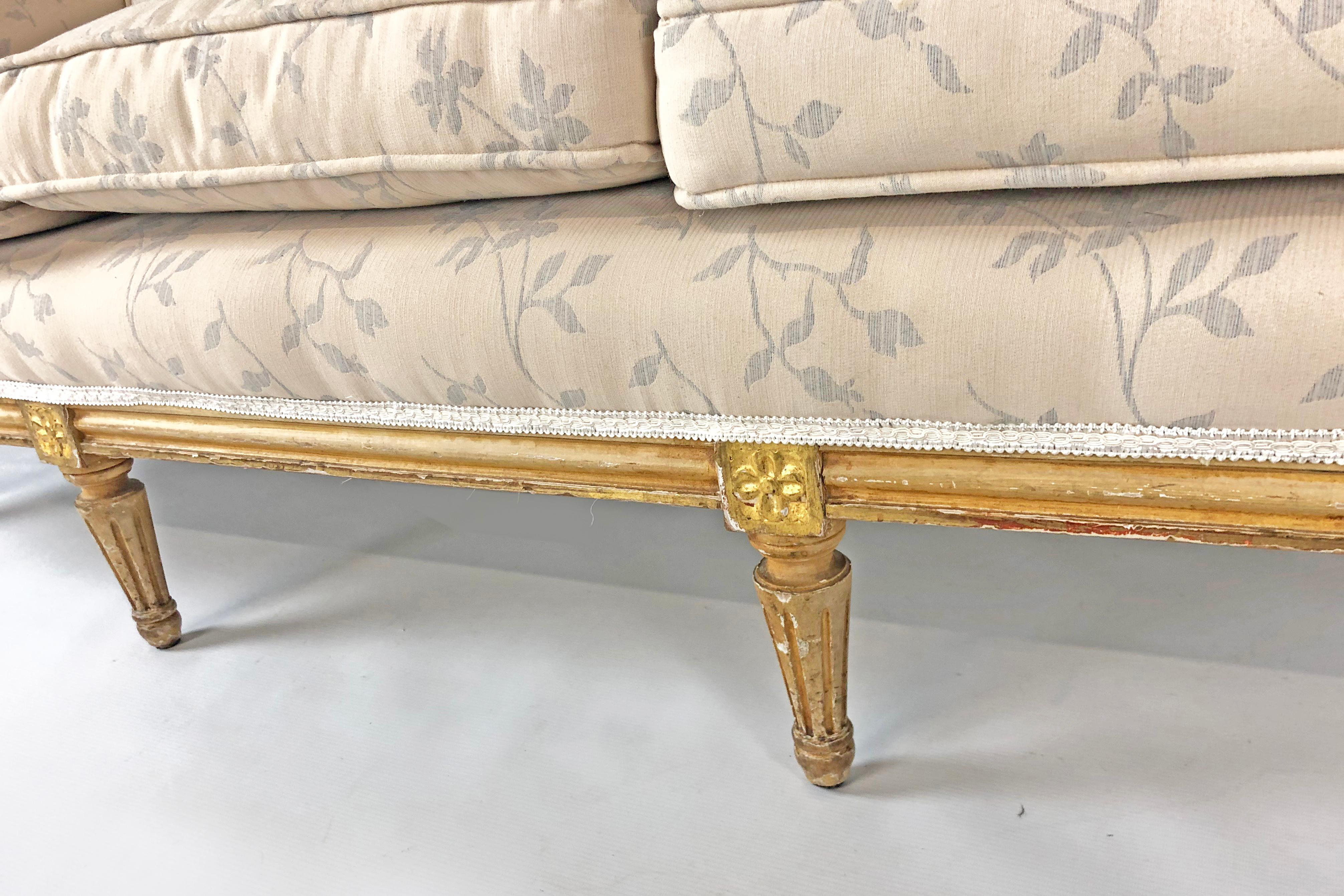 French Louis XVI Style Antique Sofa Extremely Comfortable In Excellent Condition In Santander, ES