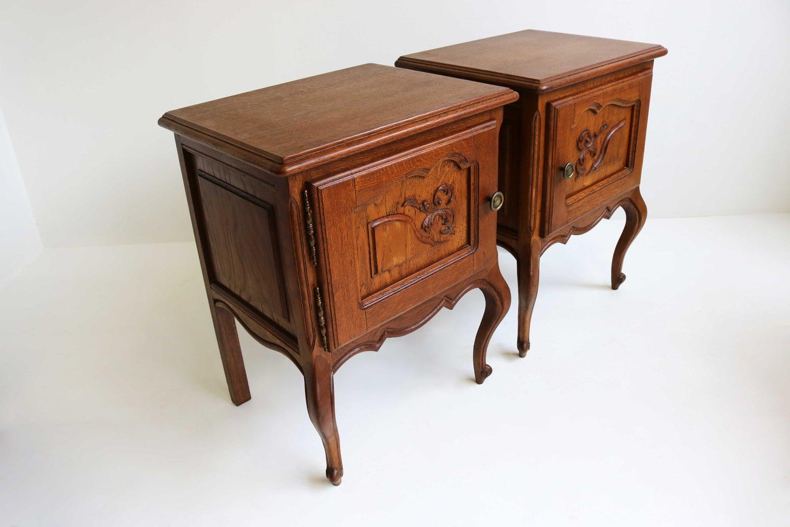 antique style nightstands