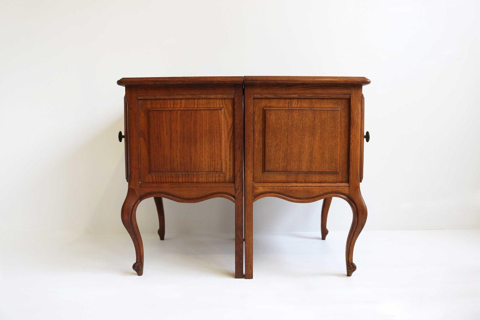 French Louis XVI Style Antique Style Carved Oak Nightstands 1960 Midcentury For Sale 2