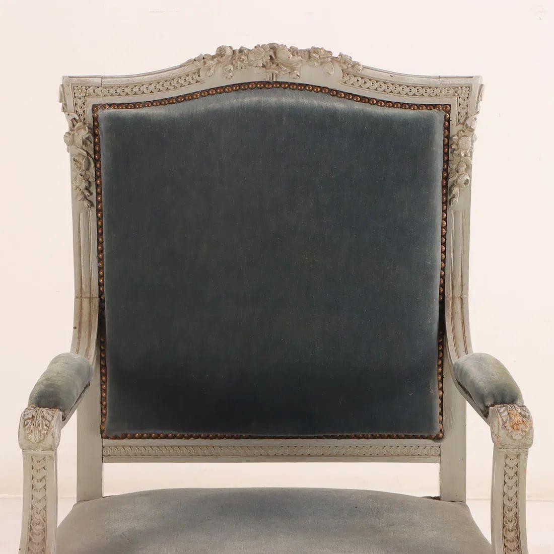 French Louis XVI-style Arm Chair, 19th Century (Französisch) im Angebot