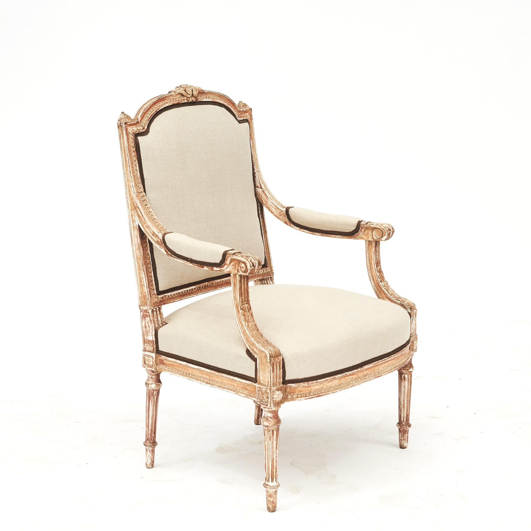 Louis XVI style armchair, c. 1860.
Original undercoat paint with good patina.
Newly upholstered in gray canvas fabric.
France approx. 1860.