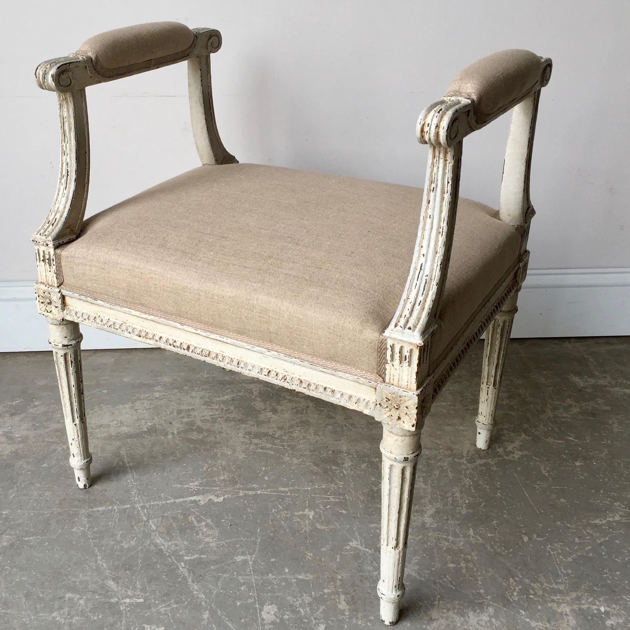 A small, elegant French Louis XVI style banquette with armrest, carved tapered legs with rosette carving at the conerblocks, upholstered in linen.
France, circa 1900.
More than ever, we selected the best, the rarest, the unusual, the spectacular,