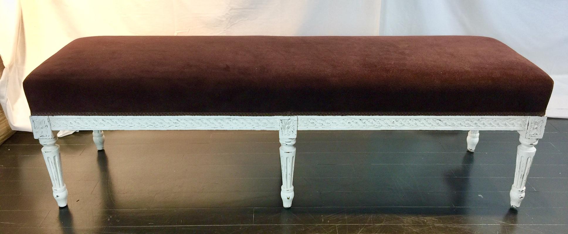 French Louis XVI Style Banquette, Off-White Canvas, White Patinated Wood For Sale 6