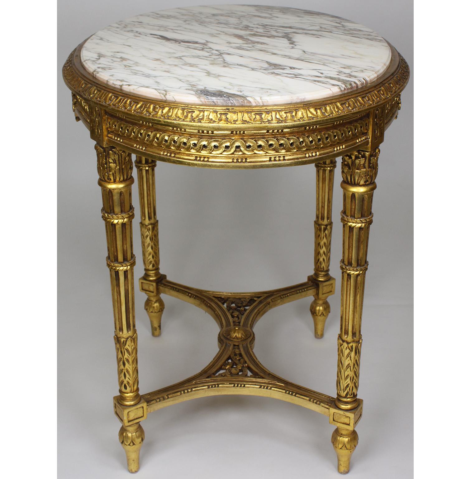 Französischer Louis XVI Stil Belle Époque Ovaler Tisch mit geschnitzter Marmorplatte aus Giltholz (Geschnitzt) im Angebot