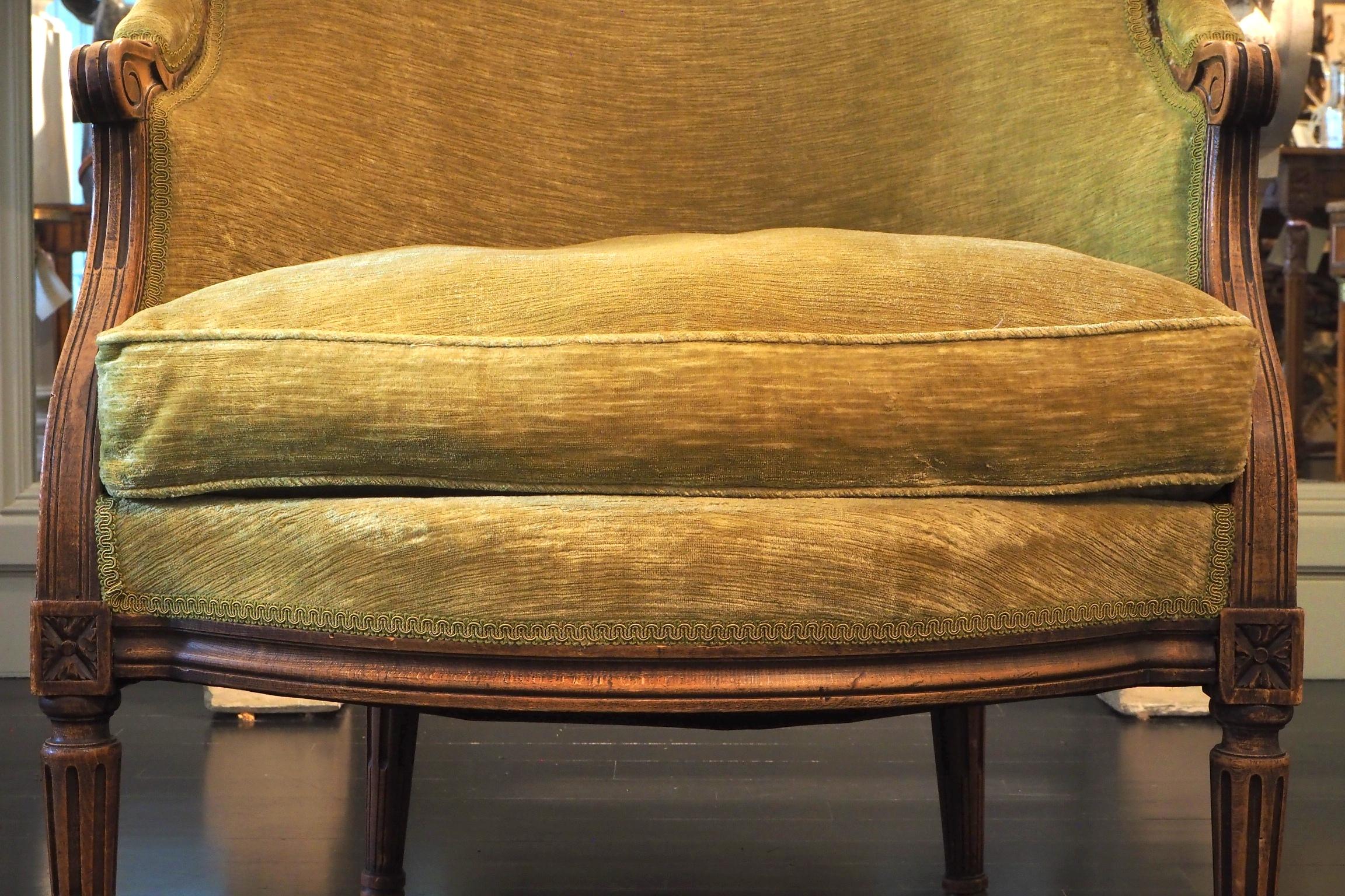 French Louis XVI Style Bergère Armchair Upholstered Green Velvet, 19th Century For Sale 5