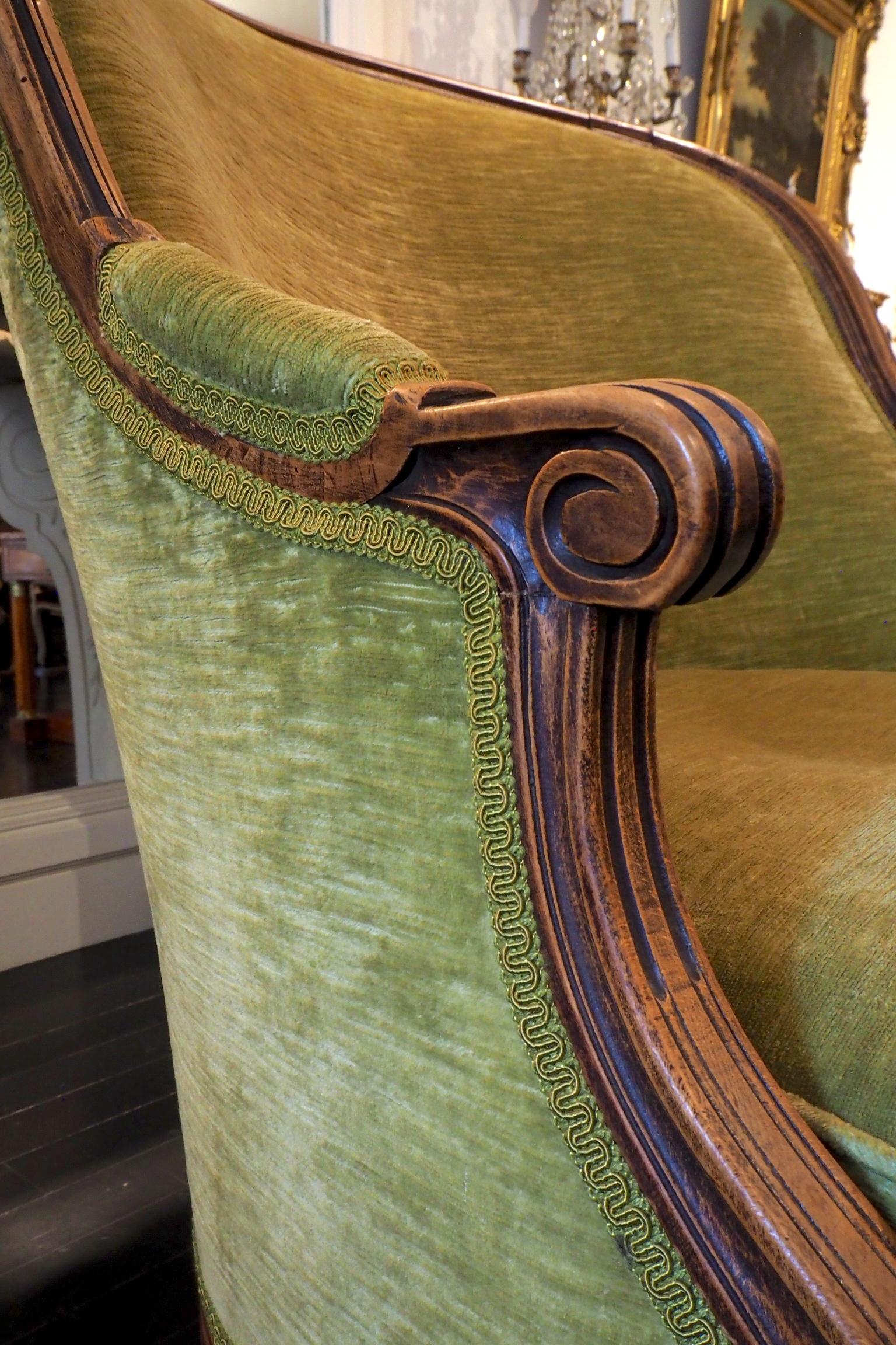 XIXe siècle Fauteuil Bergre de style Louis XVI français tapissé de velours vert, 19ème siècle en vente