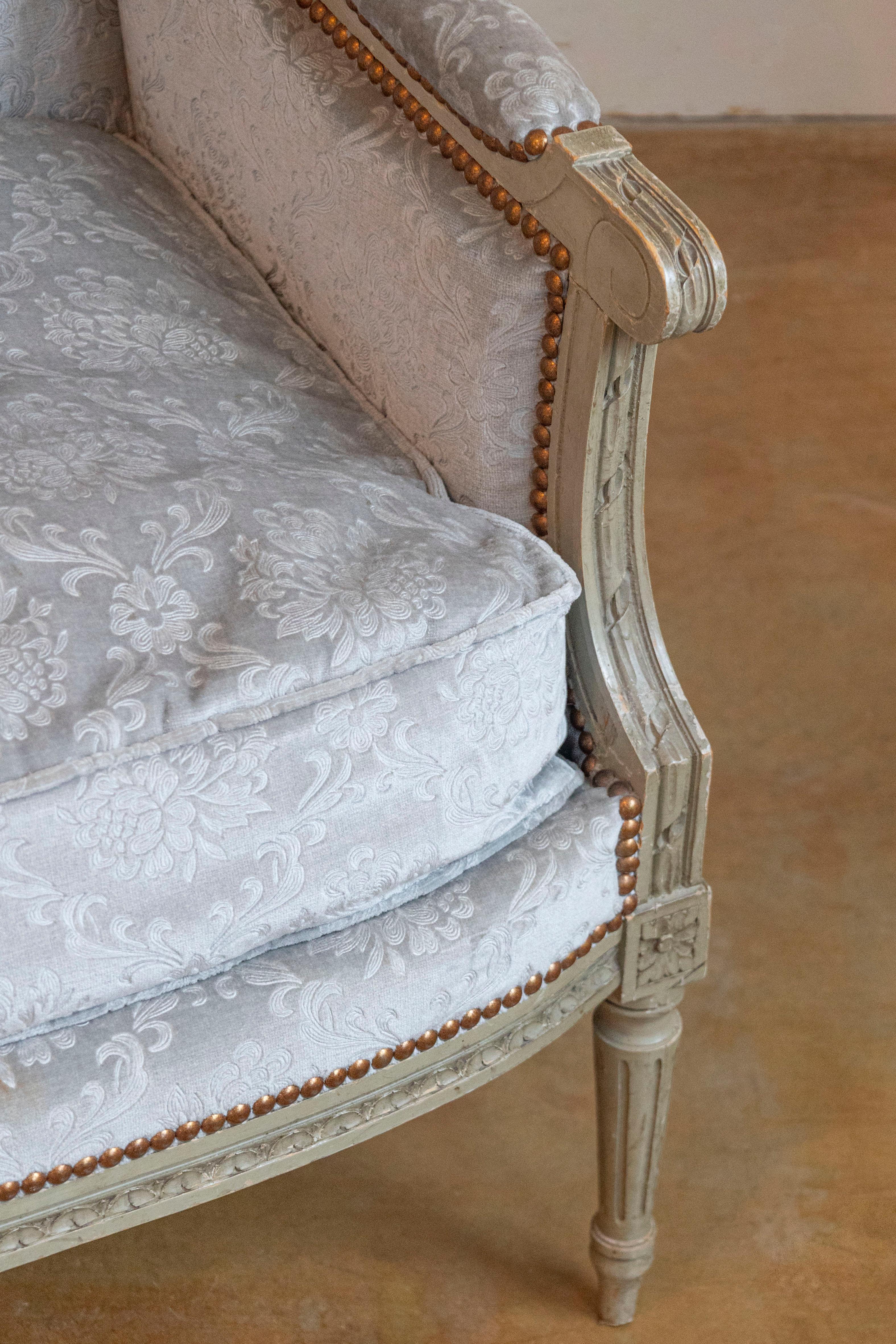 French Louis XVI Style Bergères À Oreilles with Carved Motifs and Upholstery For Sale 4