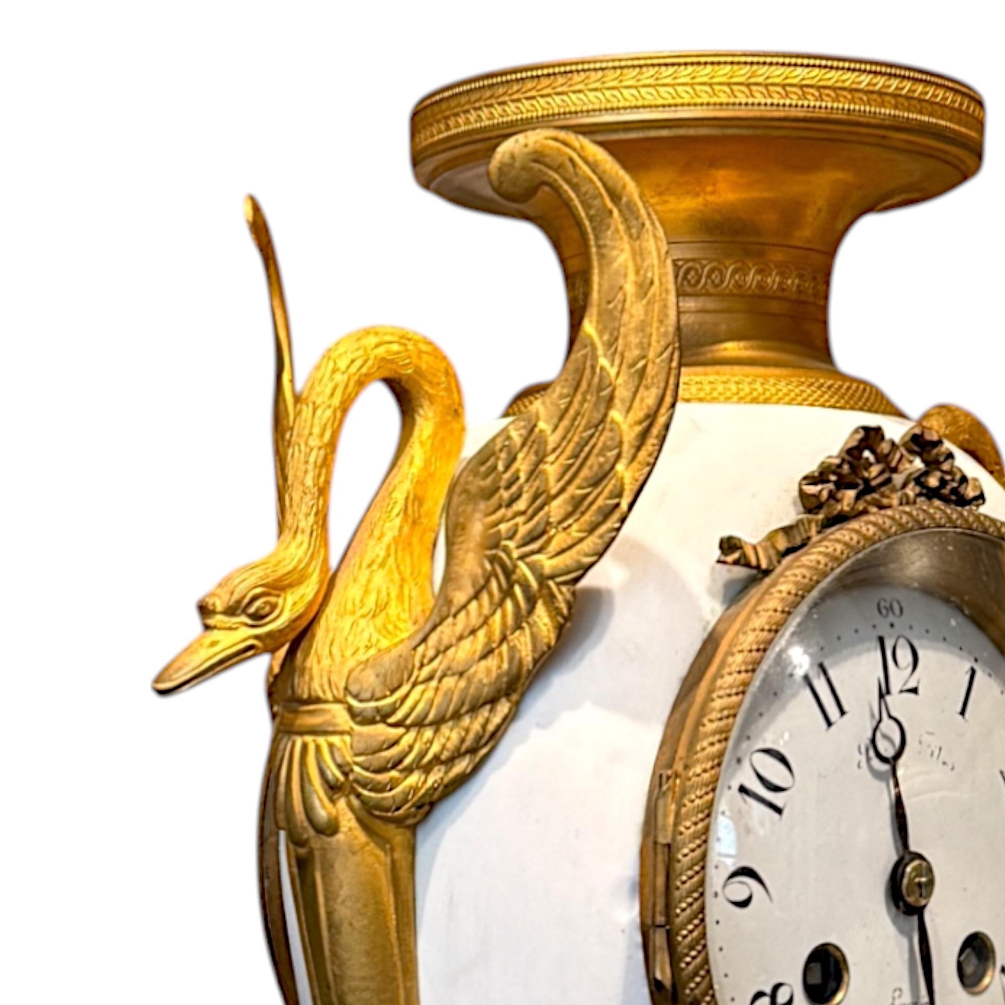 French Louis XVI Style biscuit and Gilt Bronze Mantel Clock, 19t Century in vendita 2