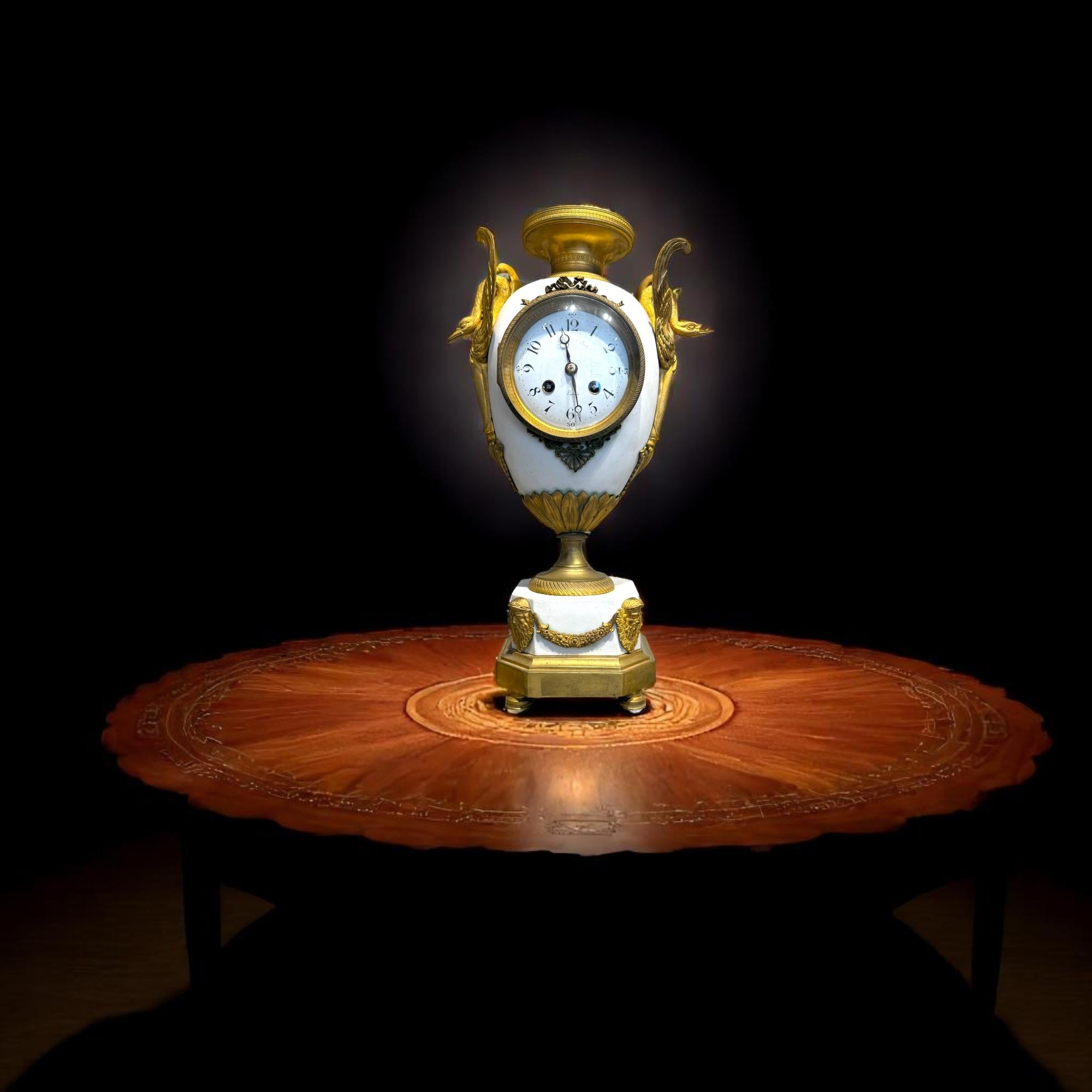 French Louis XVI Style biscuit and Gilt Bronze Mantel Clock, 19t Century in vendita 4
