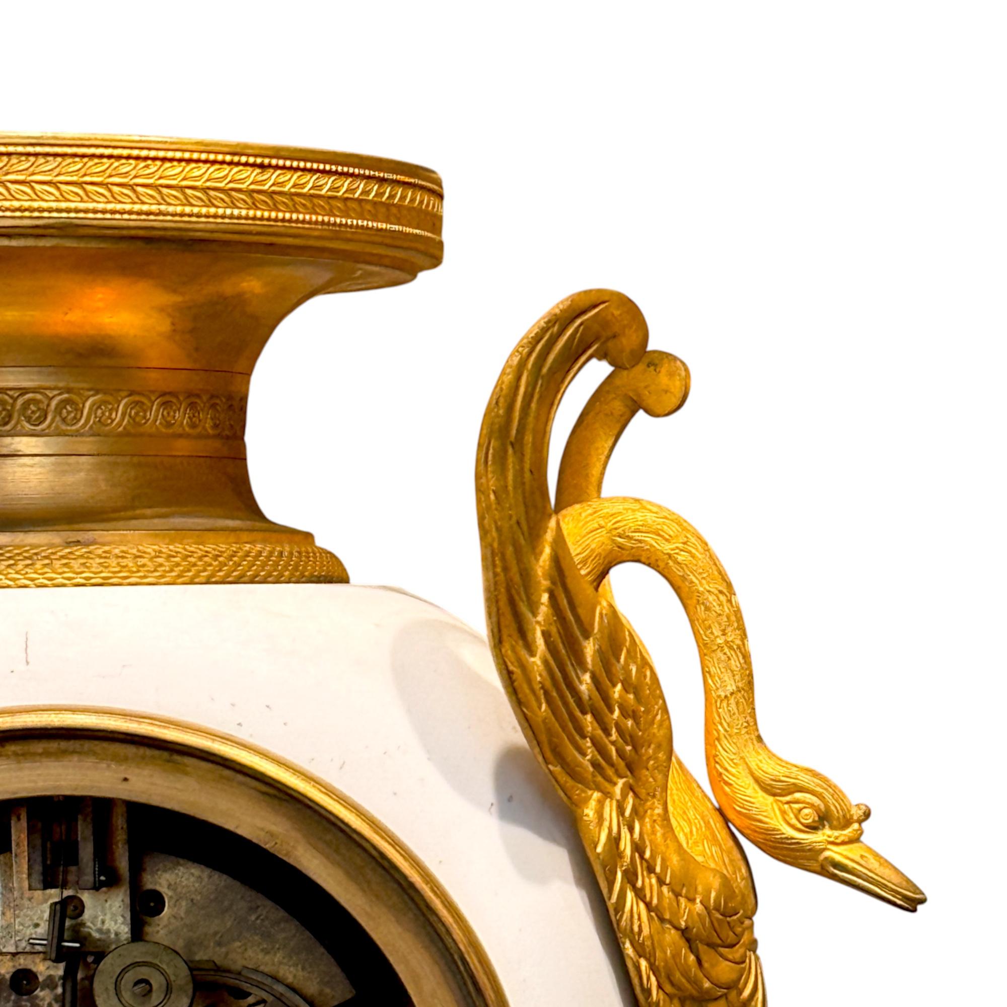 French Louis XVI Style biscuit and Gilt Bronze Mantel Clock, 19t Century In condizioni buone in vendita a NICE, FR