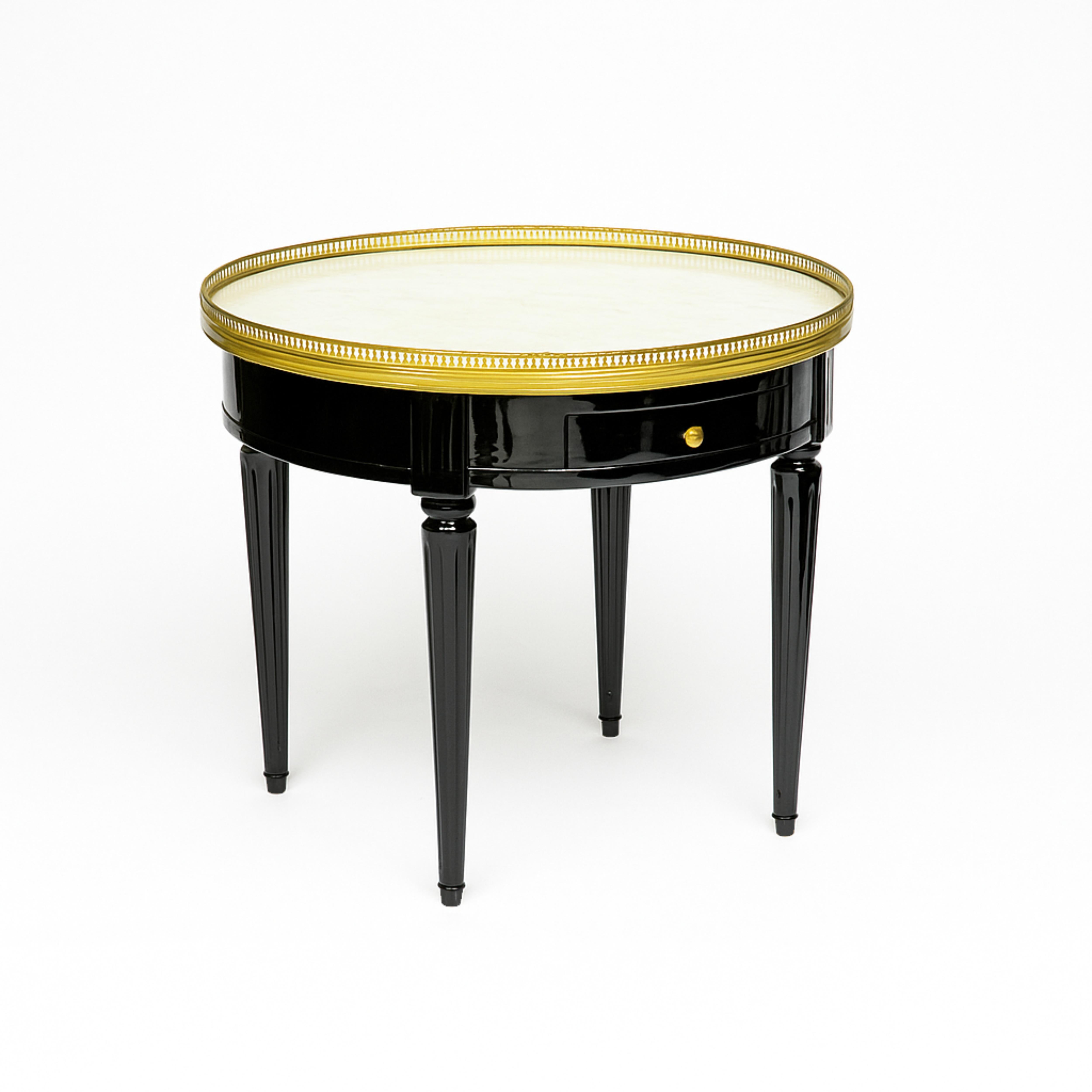 Laiton Table à bouillotte Guéridon en laque noire de style Louis XVI, 19e siècle en vente