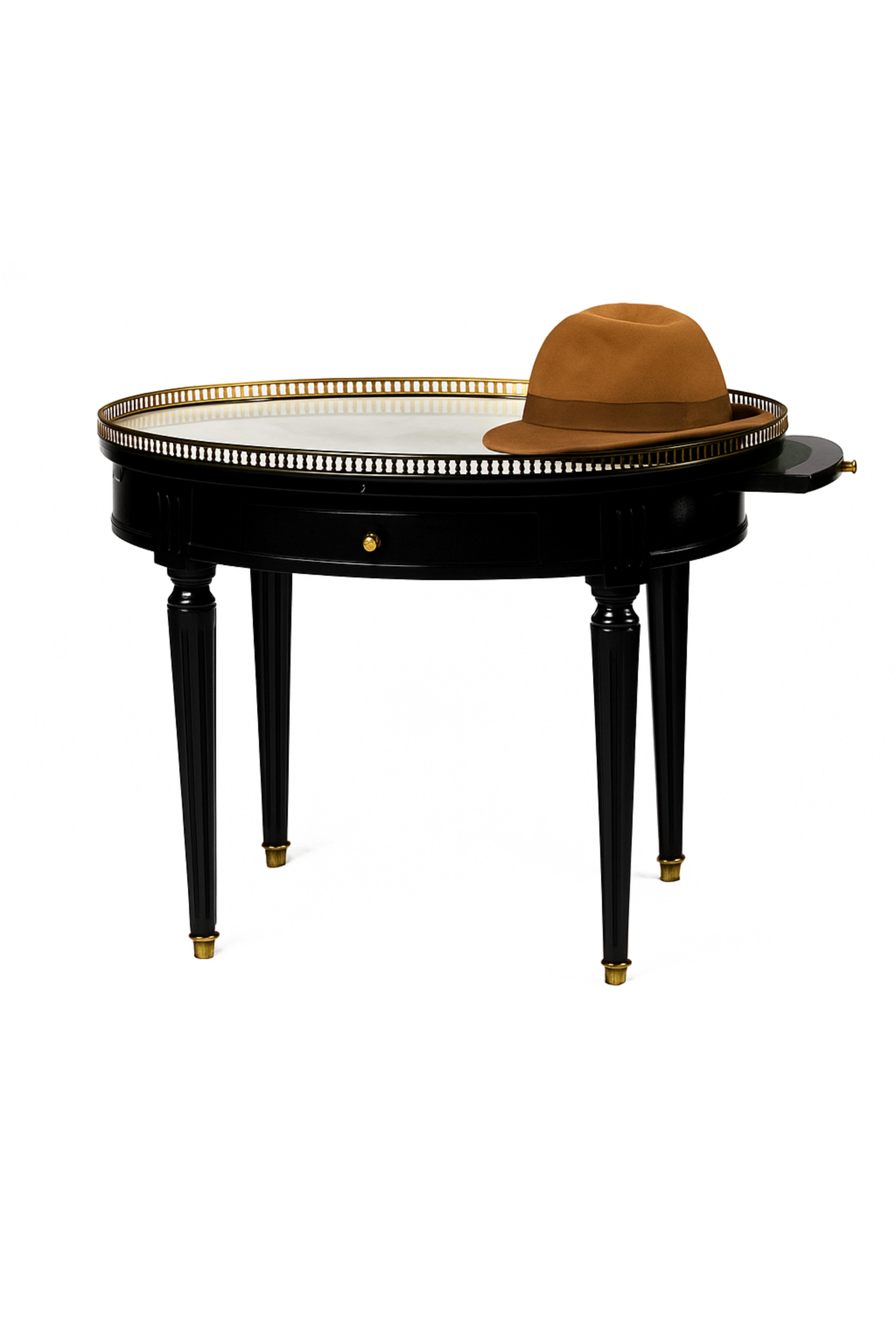 Ottone Tavolo ovale Guéridon Bouillotte francese in stile Luigi XVI in lacca nera in vendita