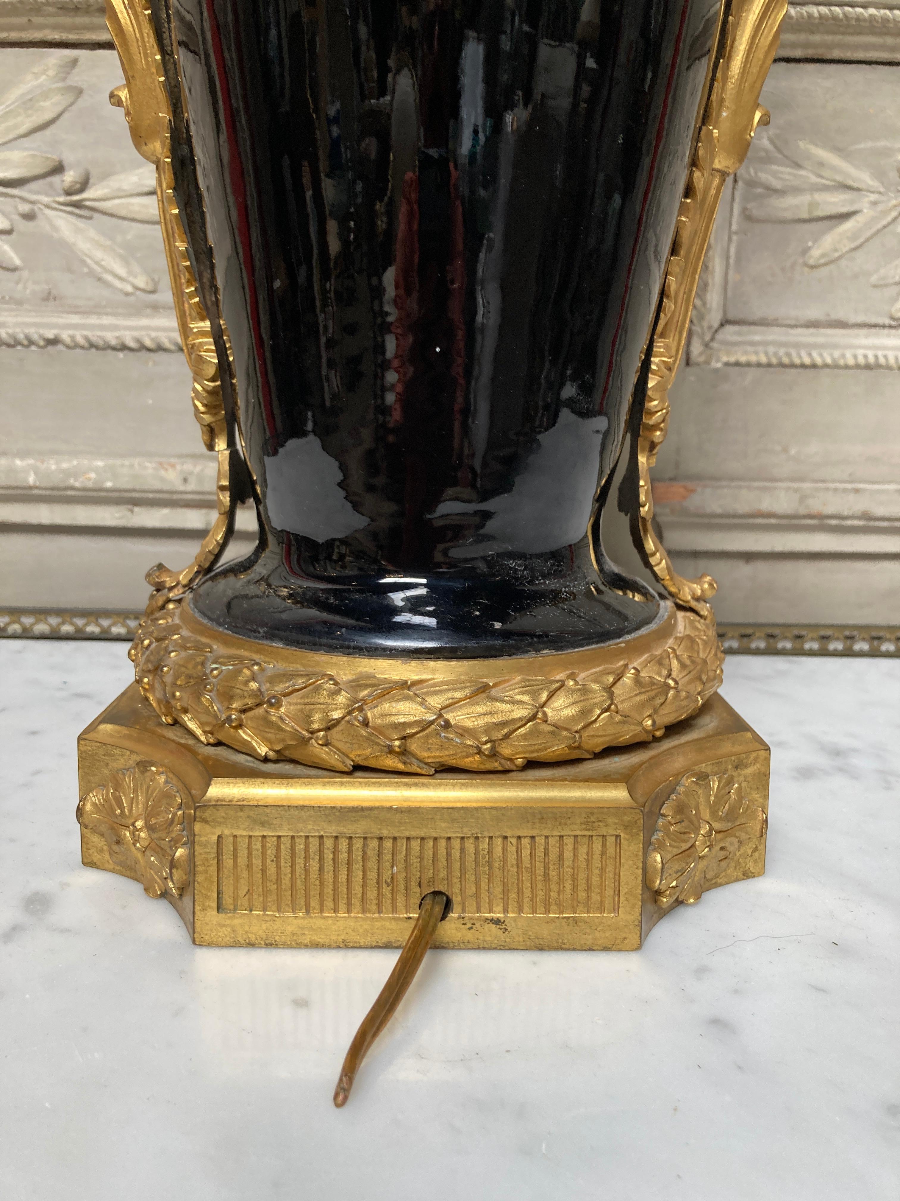 French Louis XVI Style Black Porcelain Table Lamp with Gilt Bronze Mounts For Sale 8