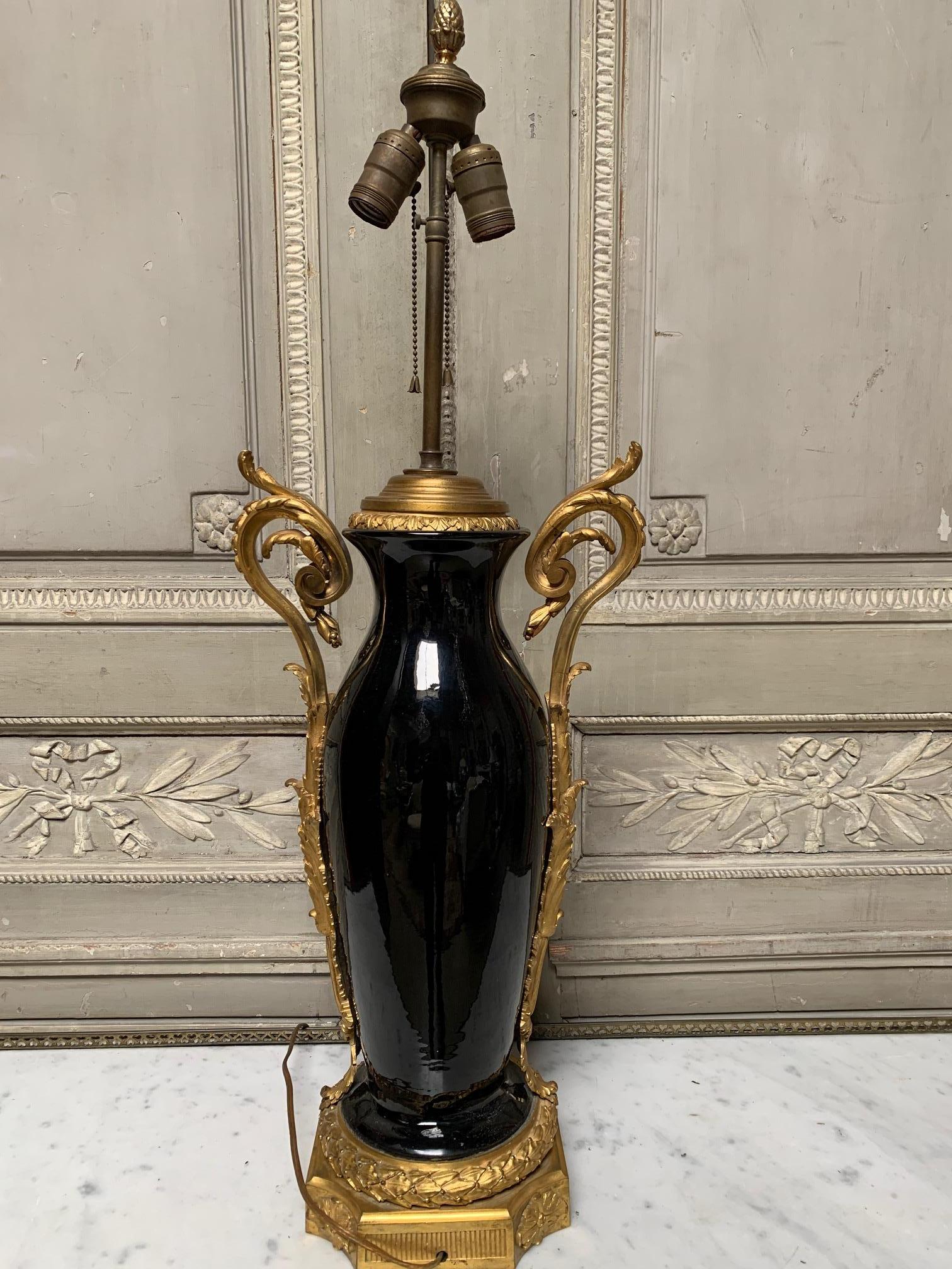 French Louis XVI Style Black Porcelain Table Lamp with Gilt Bronze Mounts For Sale 3