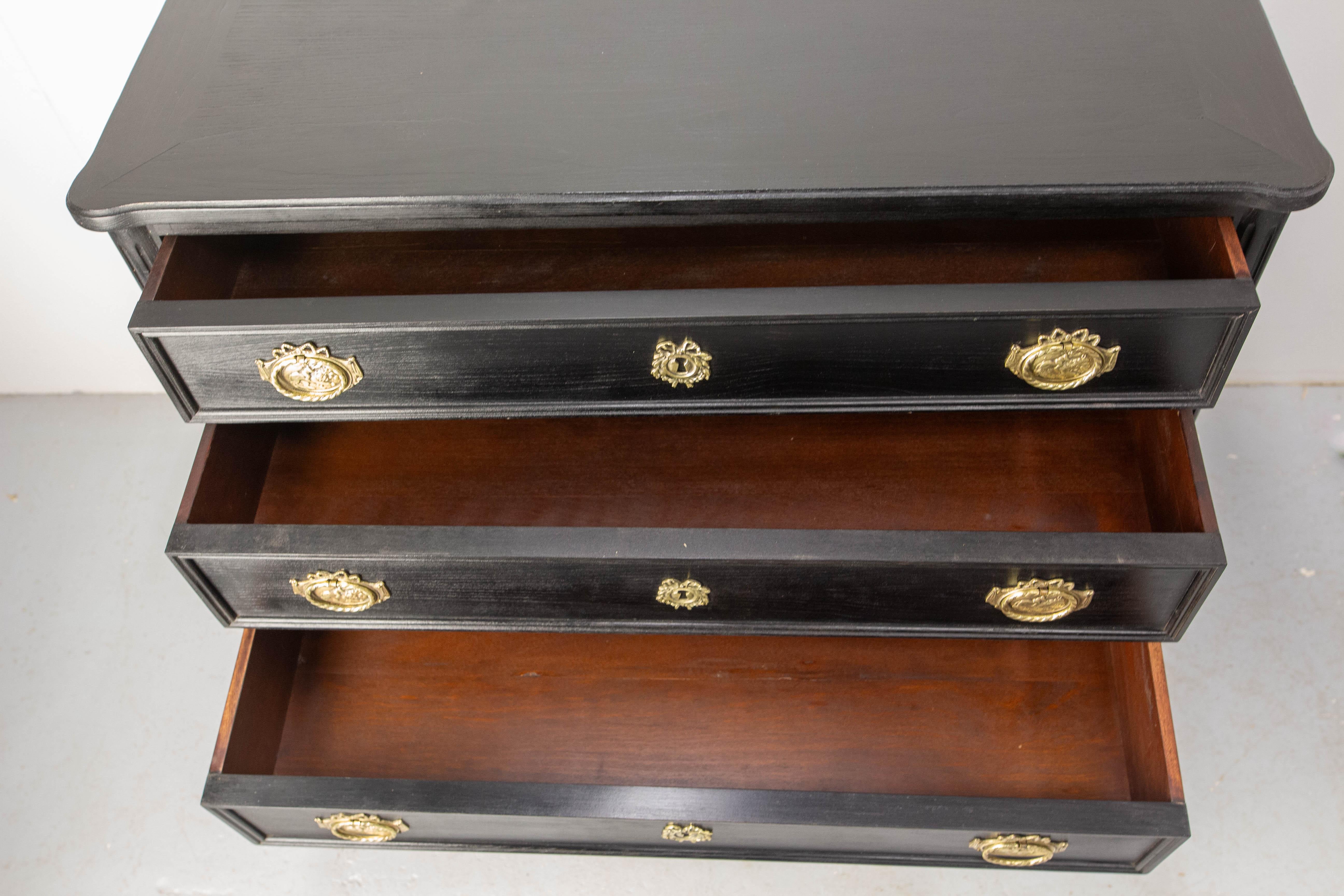 French Louis XVI Style Black Wood Commode Chest of Drawers circa 1980 in vendita 3