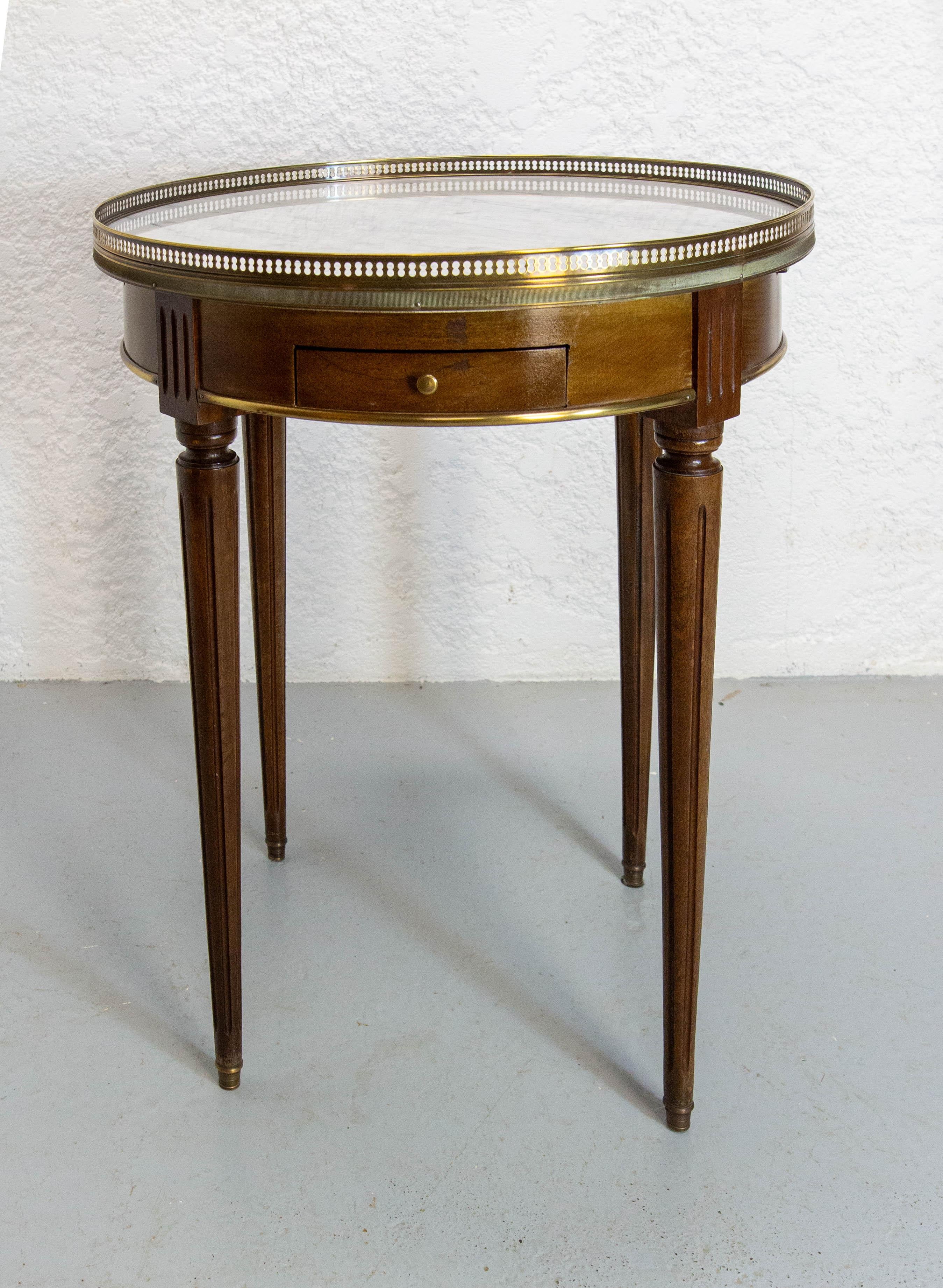 Table Bouillotte française de style Louis XVI Laiton, Marbre & Iroko, circa 1960 Bon état - En vente à Labrit, Landes