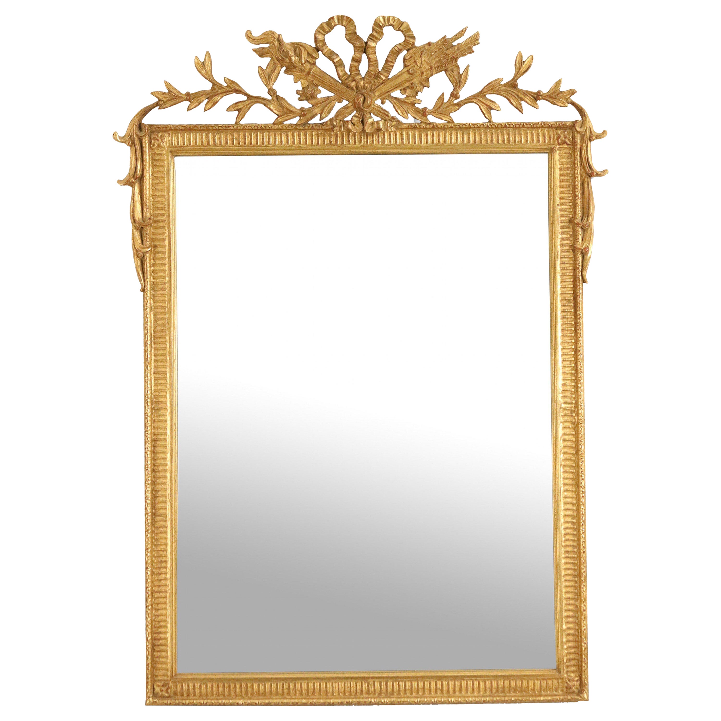 Specchio da parete in legno dorato con decorazioni a nodo d'arco in stile Luigi XVI