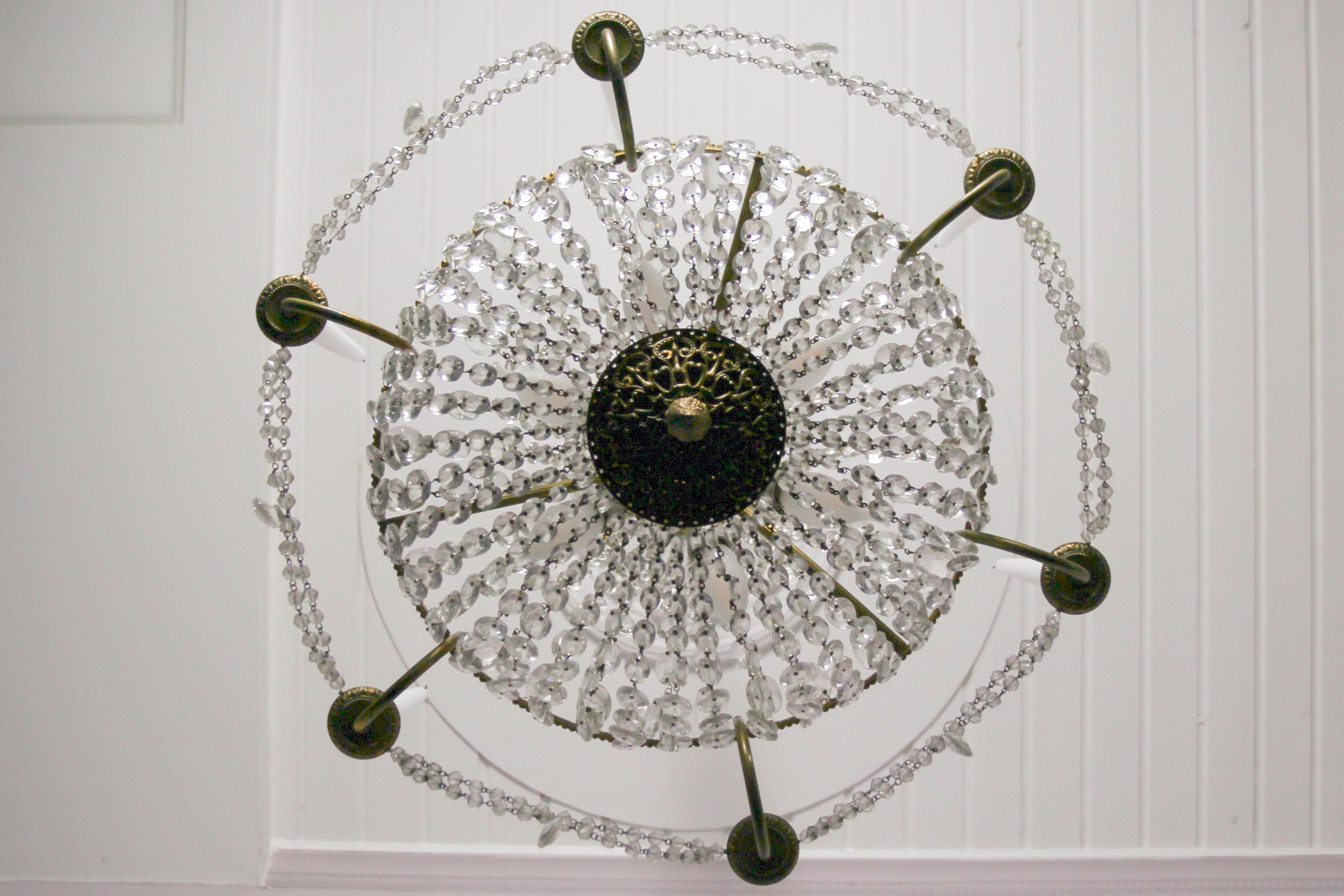 Lámpara francesa de latón y cristal estilo Luis XVI con cesta de nueve luces en venta 9