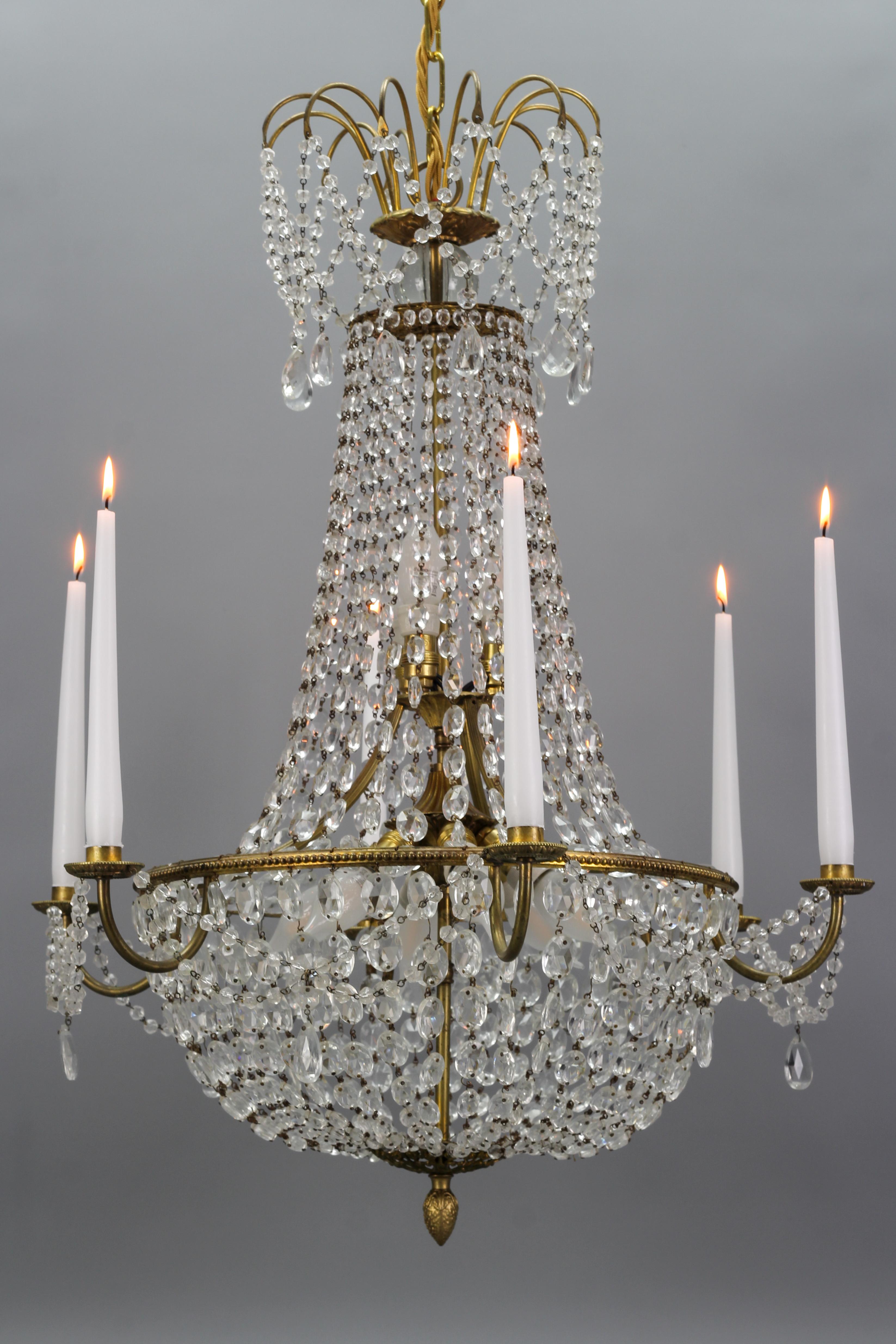 Lustre panier à neuf lumières en laiton et cristal de style Louis XVI français en vente 1