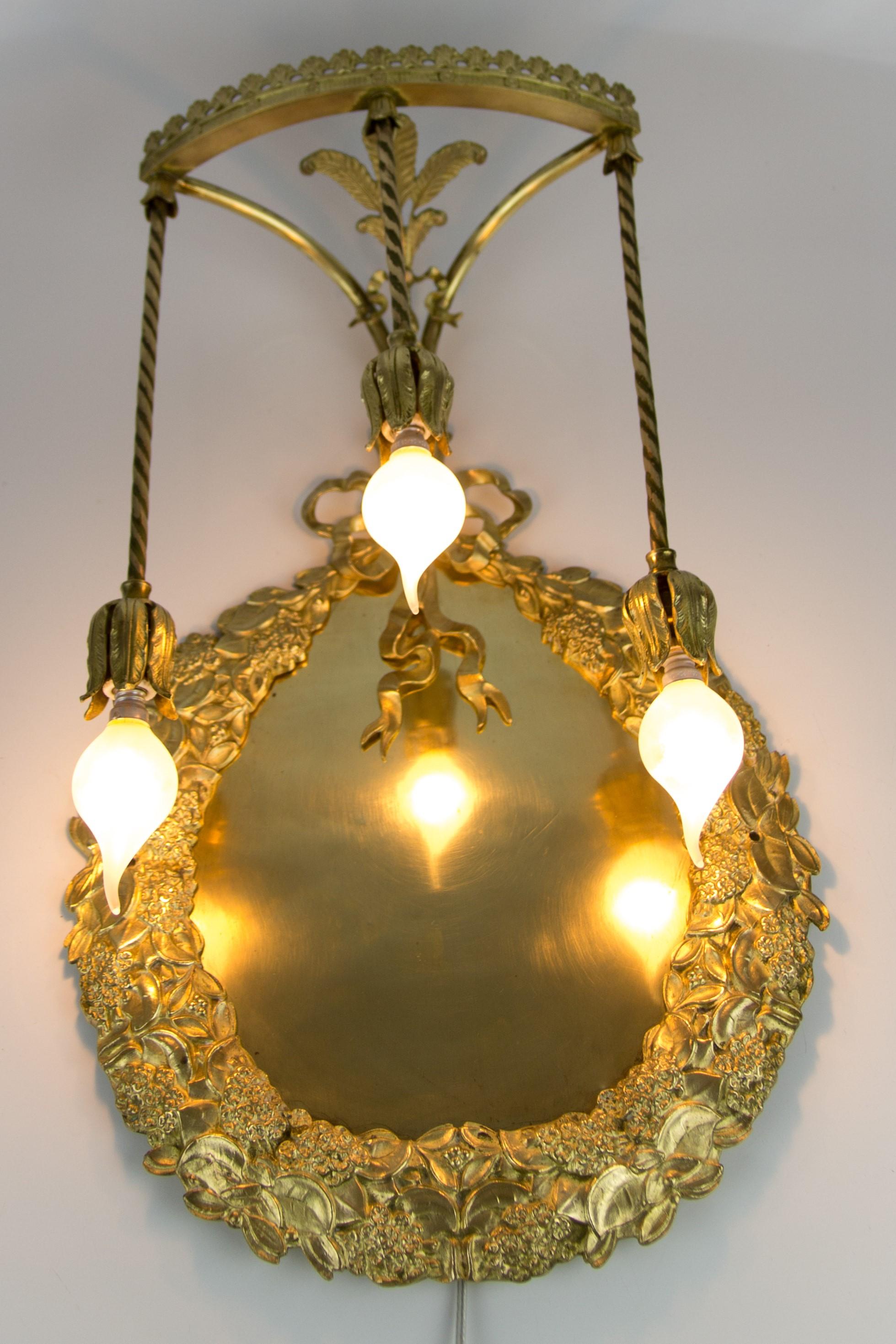French Louis XVI Style Bronze and Brass Three-Light Wall Sconce, 1900s In Good Condition For Sale In Barntrup, DE