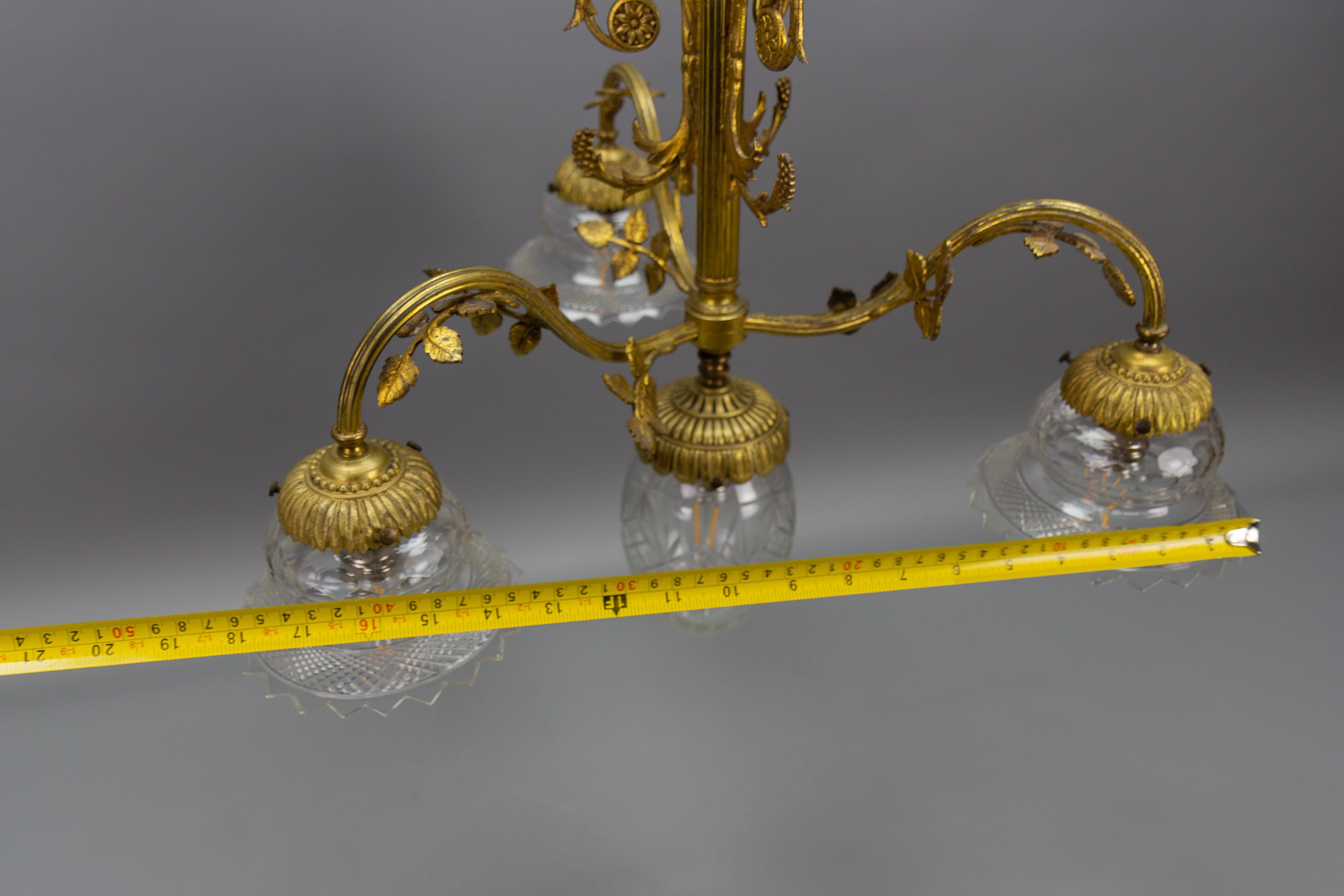 Lustre français de style Louis XVI à quatre lumières en bronze et verre taillé transparent en vente 12