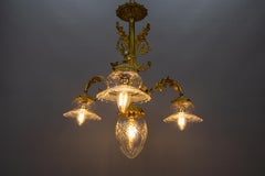 Lustre français de style Louis XVI à quatre lumières en bronze et verre taillé transparent