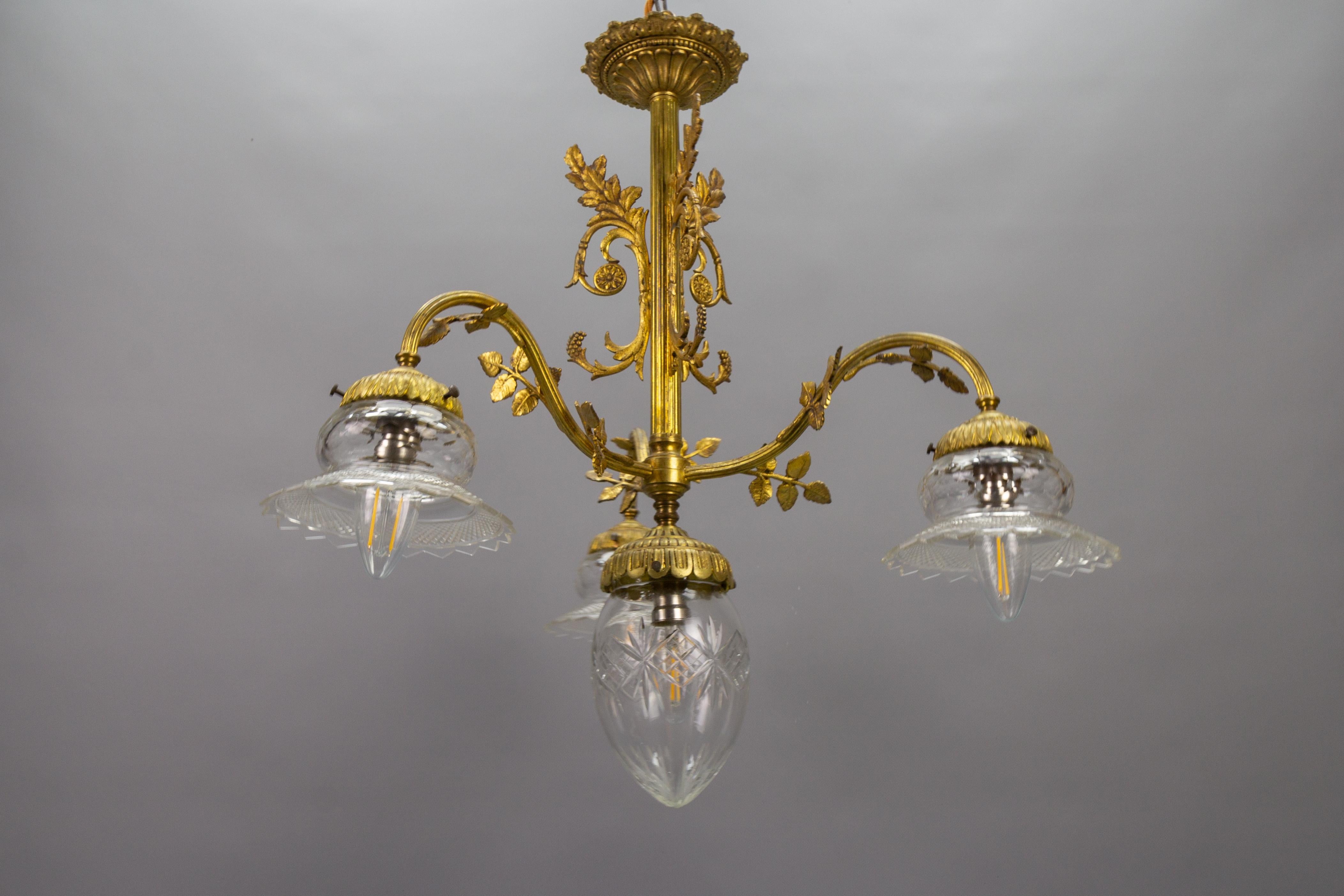 Early 20th Century French Louis XVI Style Bronze and Clear Cut Glass Four-Light Chandelier For Sale