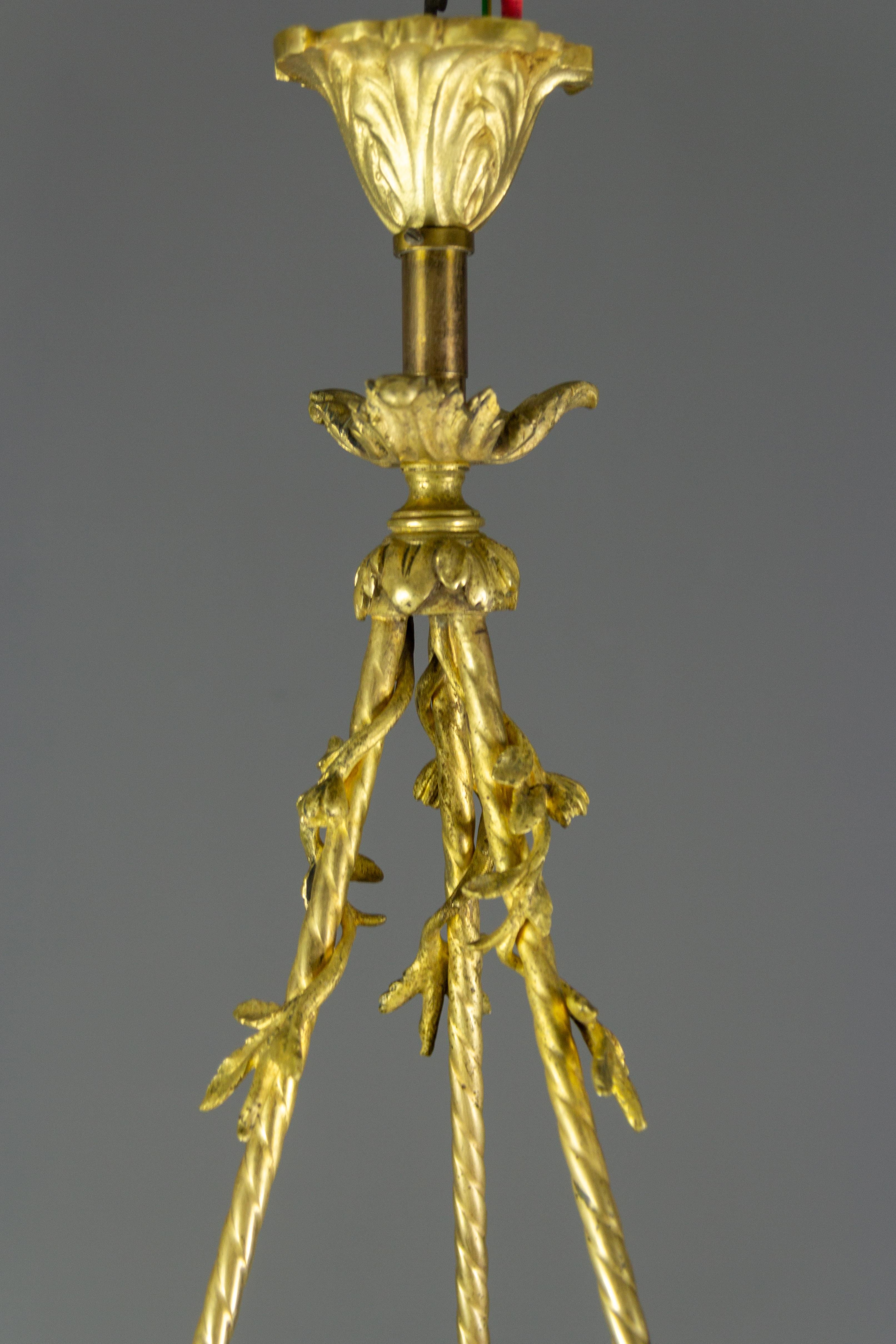 Französischer dreiflammiger Kronleuchter aus Bronze und Kristallglas im Louis-XVI.-Stil, 1920er Jahre im Angebot 11