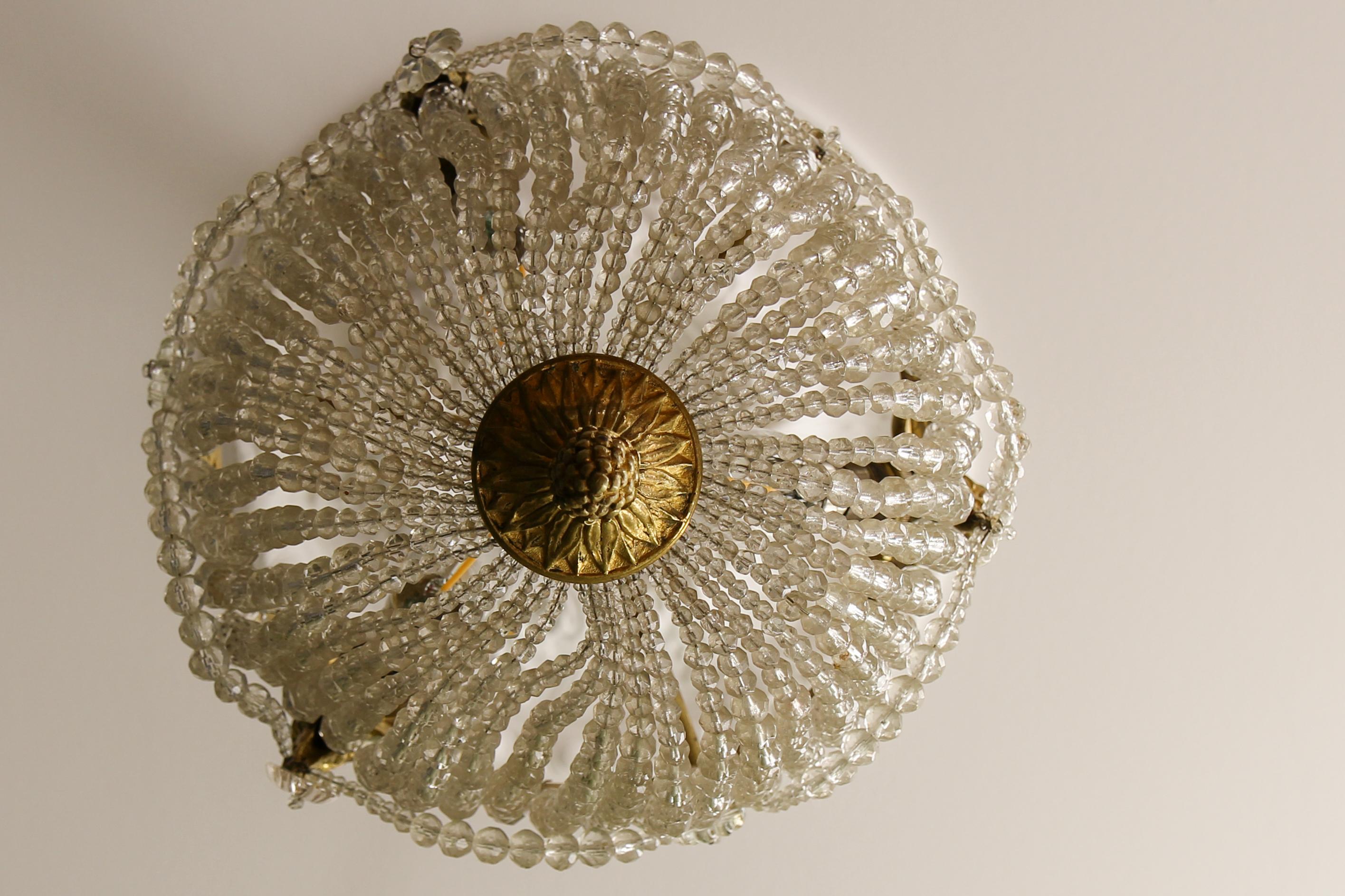 Französischer dreiflammiger Kronleuchter aus Bronze und Kristallglas im Louis-XVI.-Stil, 1920er Jahre im Angebot 1