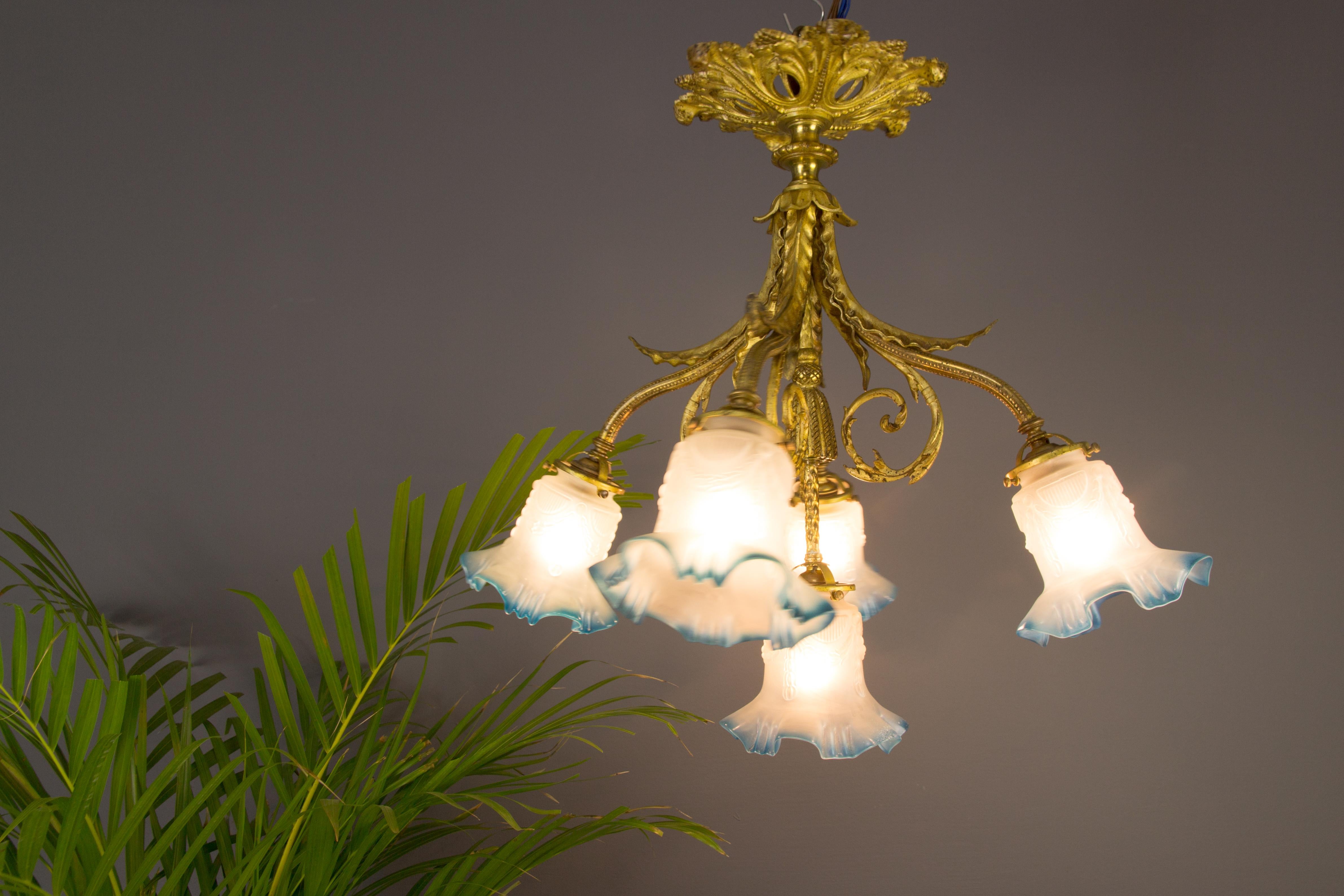 French Louis XVI Style Bronze and Frosted Glass Five-Light Chandelier, 1920s 16