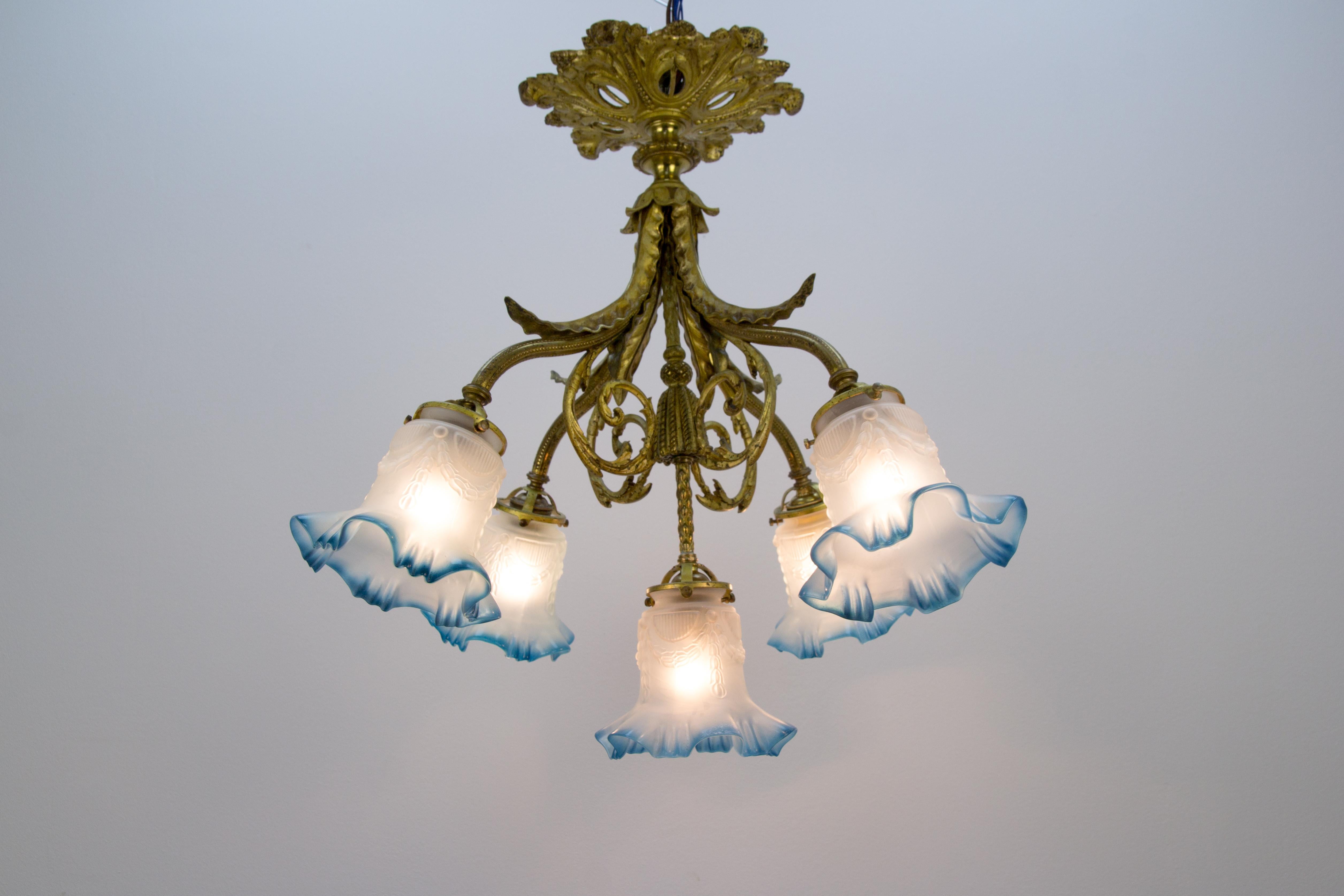 French Louis XVI Style Bronze and Frosted Glass Five-Light Chandelier, 1920s 2