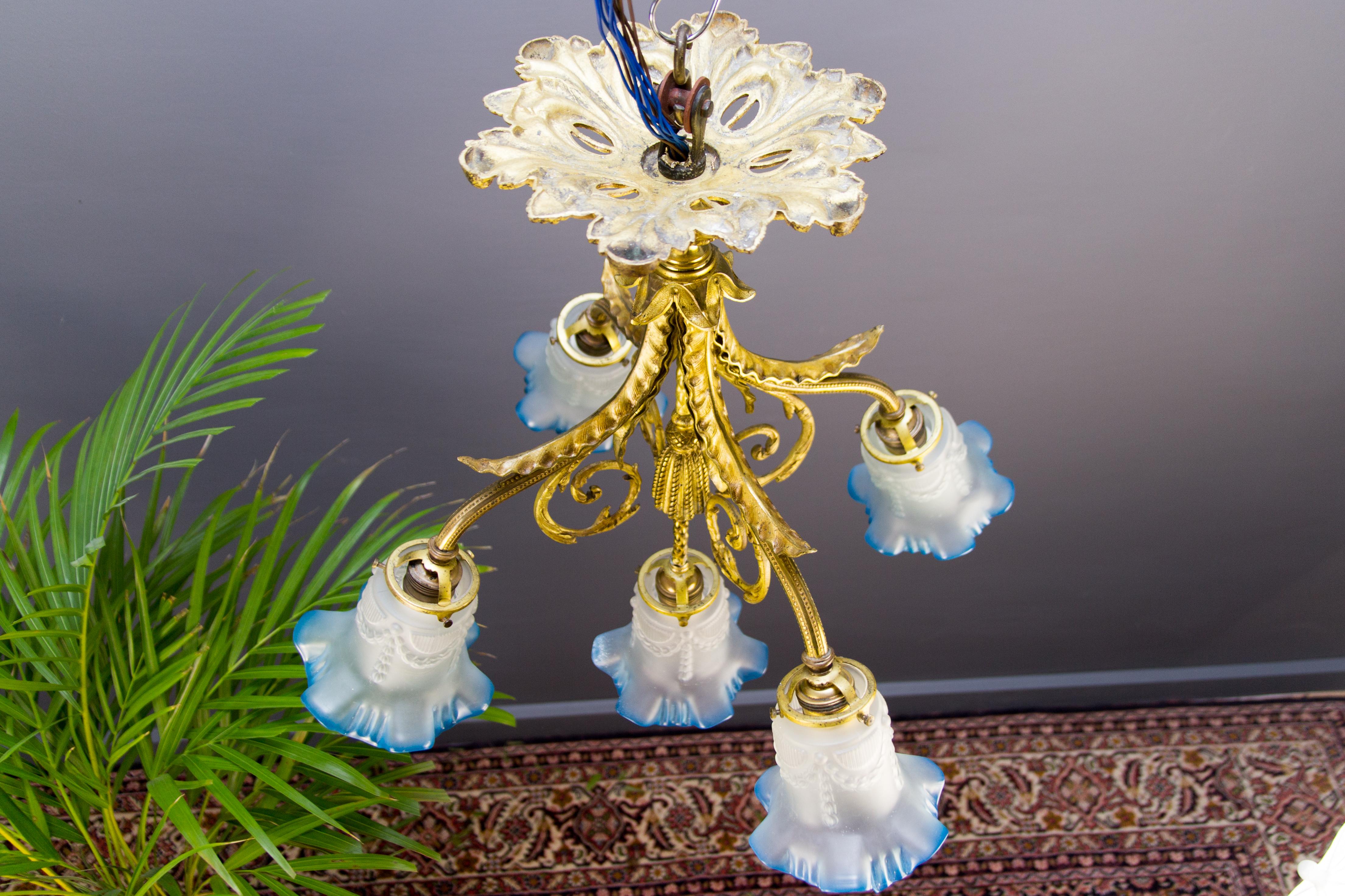 French Louis XVI Style Bronze and Frosted Glass Five-Light Chandelier, 1920s 3