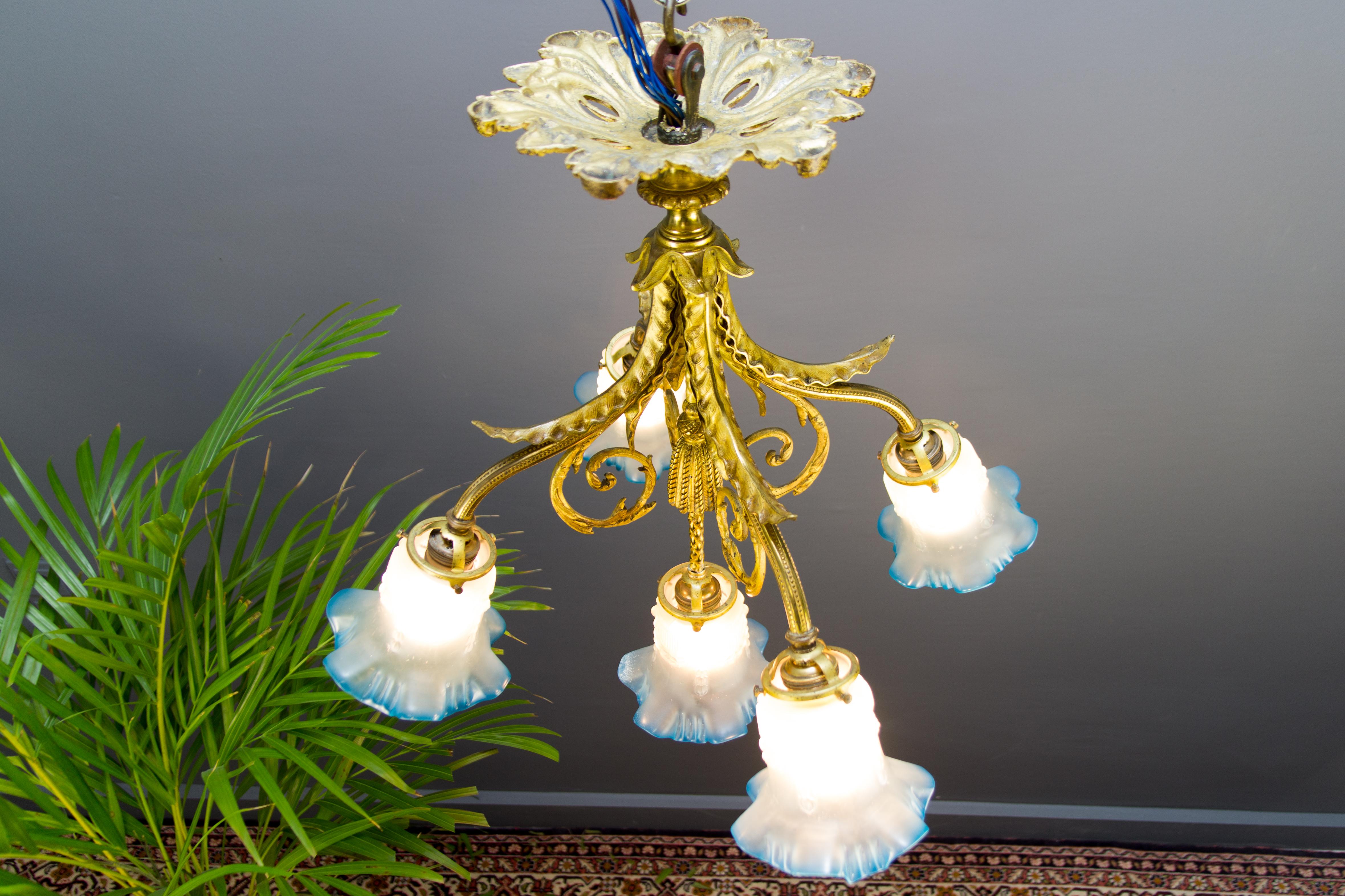 French Louis XVI Style Bronze and Frosted Glass Five-Light Chandelier, 1920s 4