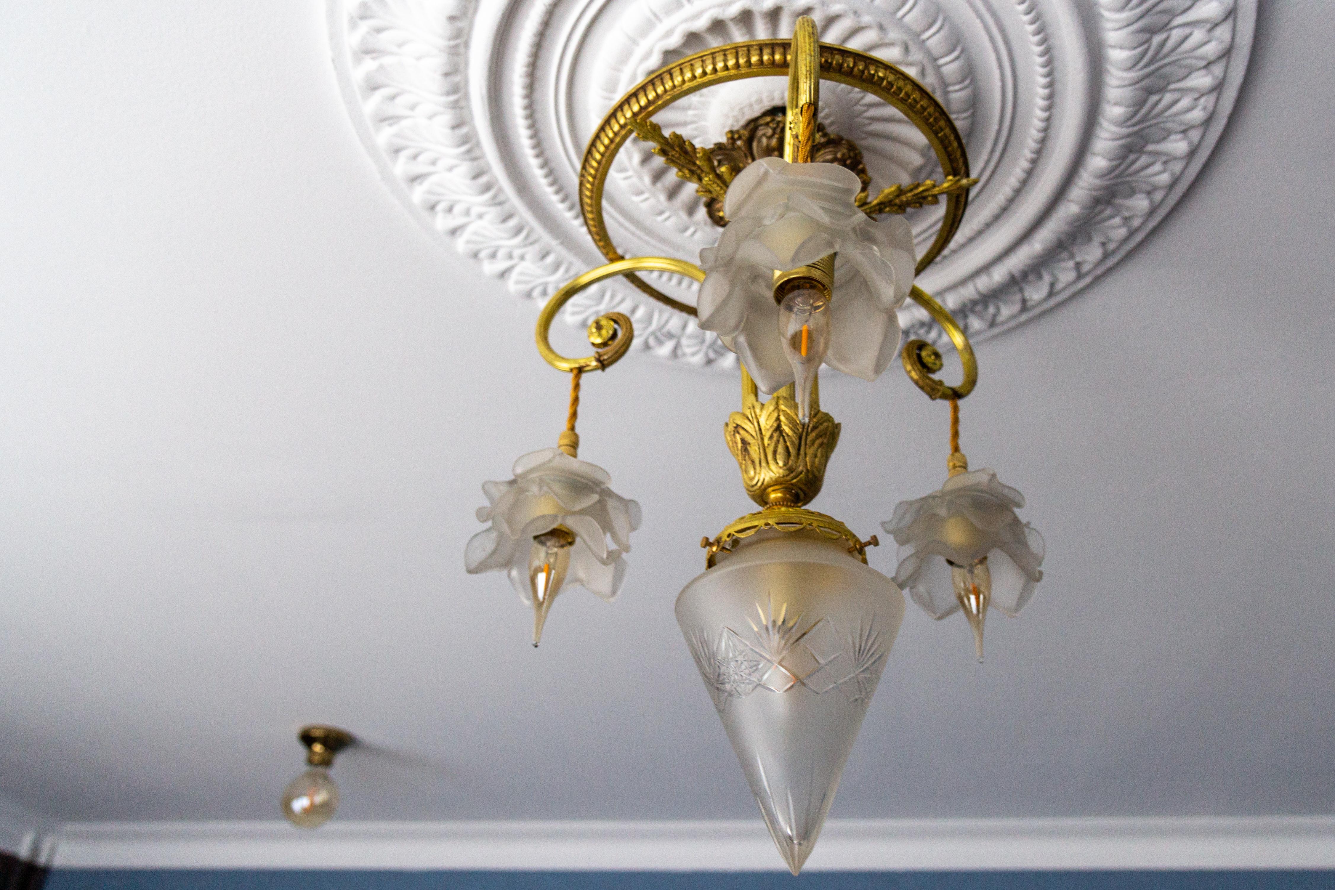 French Louis XVI Style Bronze and Frosted Glass Four-Light Pendant Chandelier For Sale 3