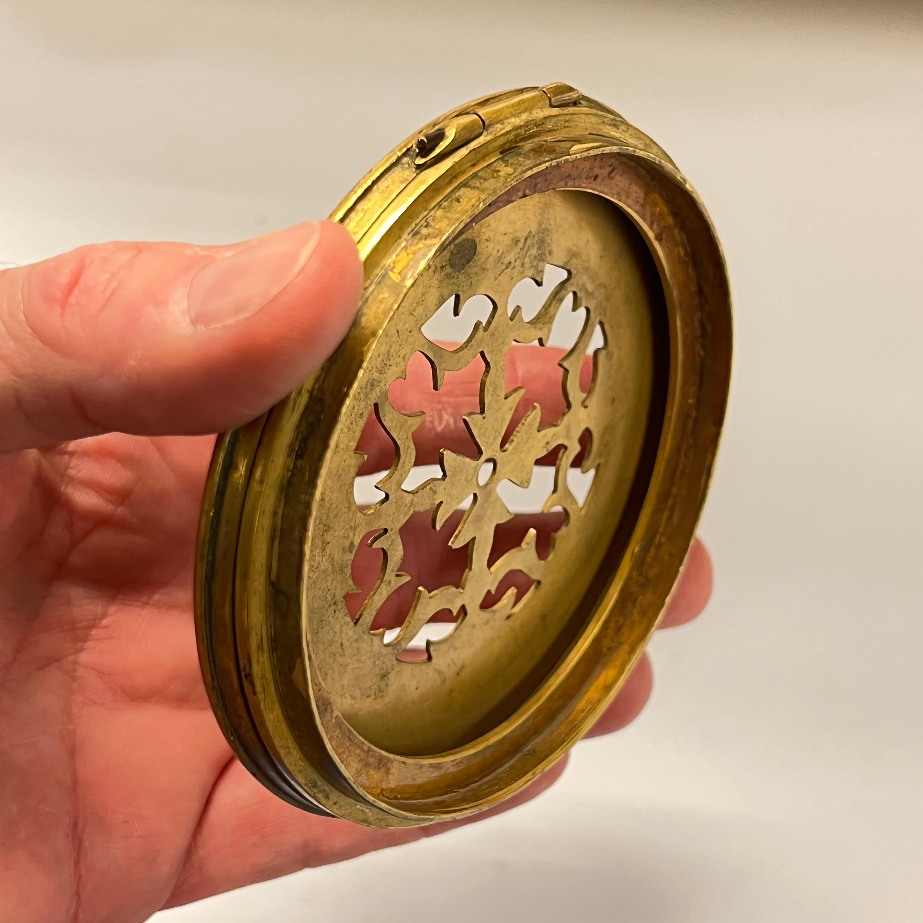 Orologio da camino francese in bronzo e marmo in stile Luigi XVI di Ferdinand Gervais in vendita 7