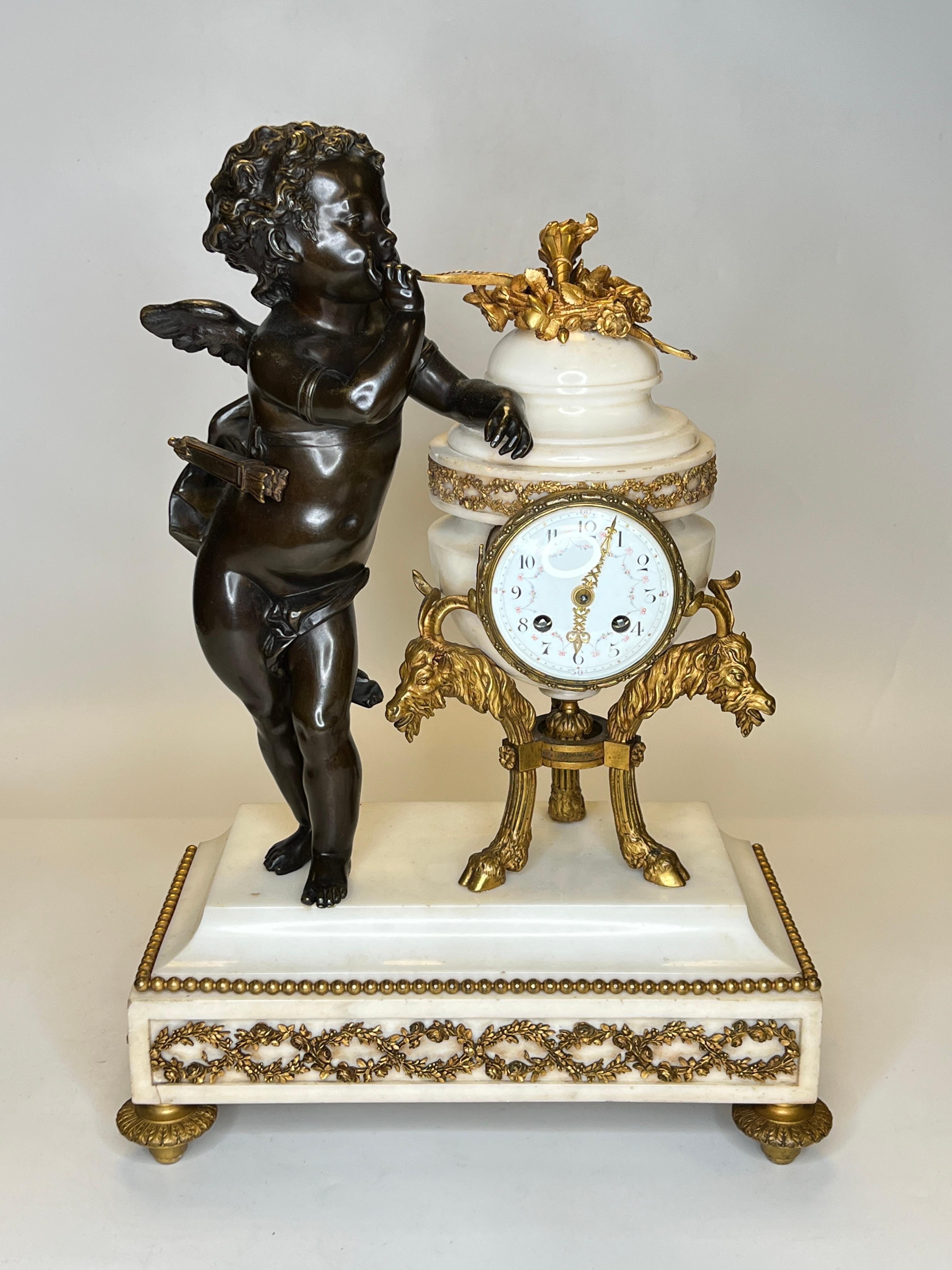 Français  Pendule de cheminée française de style Louis XVI en bronze et marbre de Ferdinand Gervais en vente
