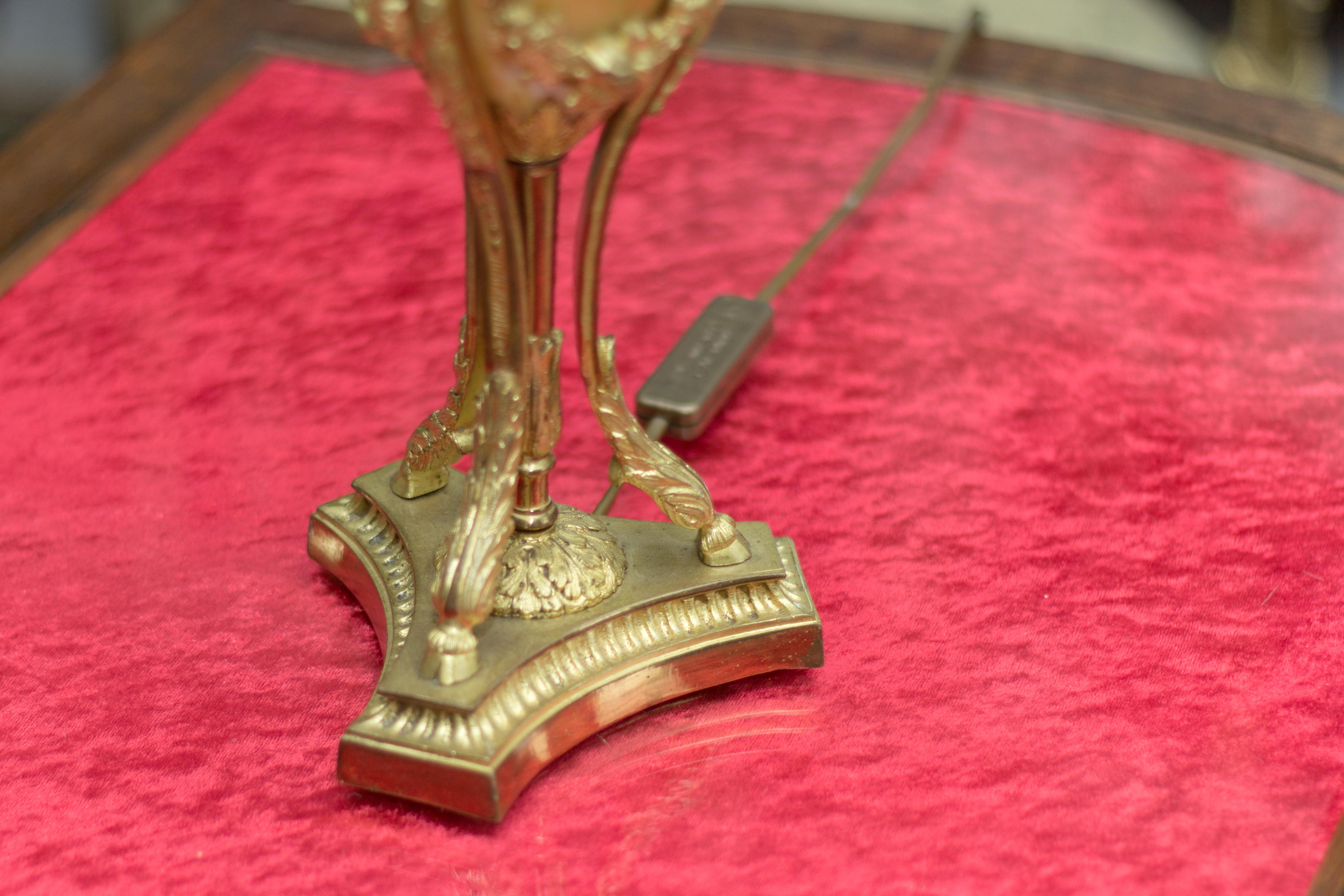 Französische Tischlampe aus Bronze und Marmor im Louis-XVI-Stil mit Widderkopf 8