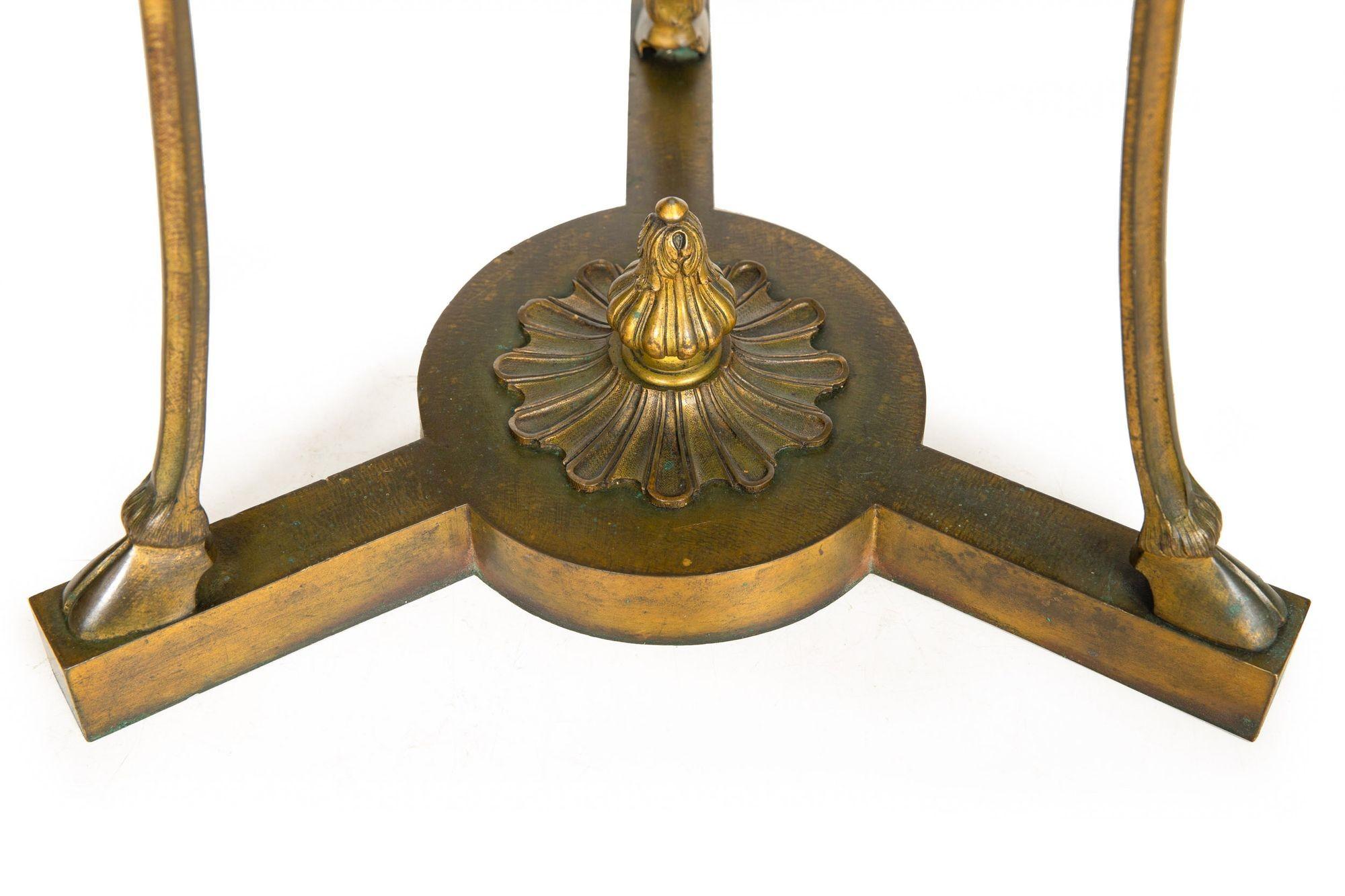 Table à deux niveaux en bronze et marbre de style Louis XVI, Gueridon en vente 7