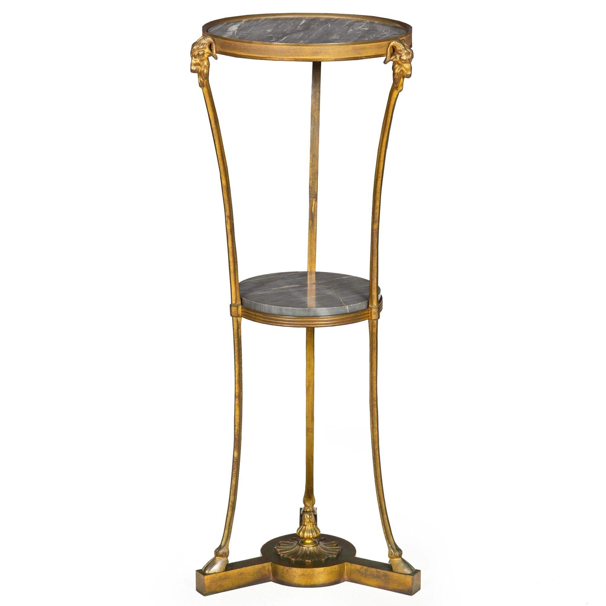 UN GUERIDON EN MARBRE À DEUX NIVEAUX, EN BRONZE DORÉ, DE STYLE LOUIS XVI
France, vers le 19e siècle
Référence 407PFR27S

Ce magnifique guéridon à deux niveaux, aux proportions tout simplement ravissantes, ne mesure que 13 pouces de large au sommet